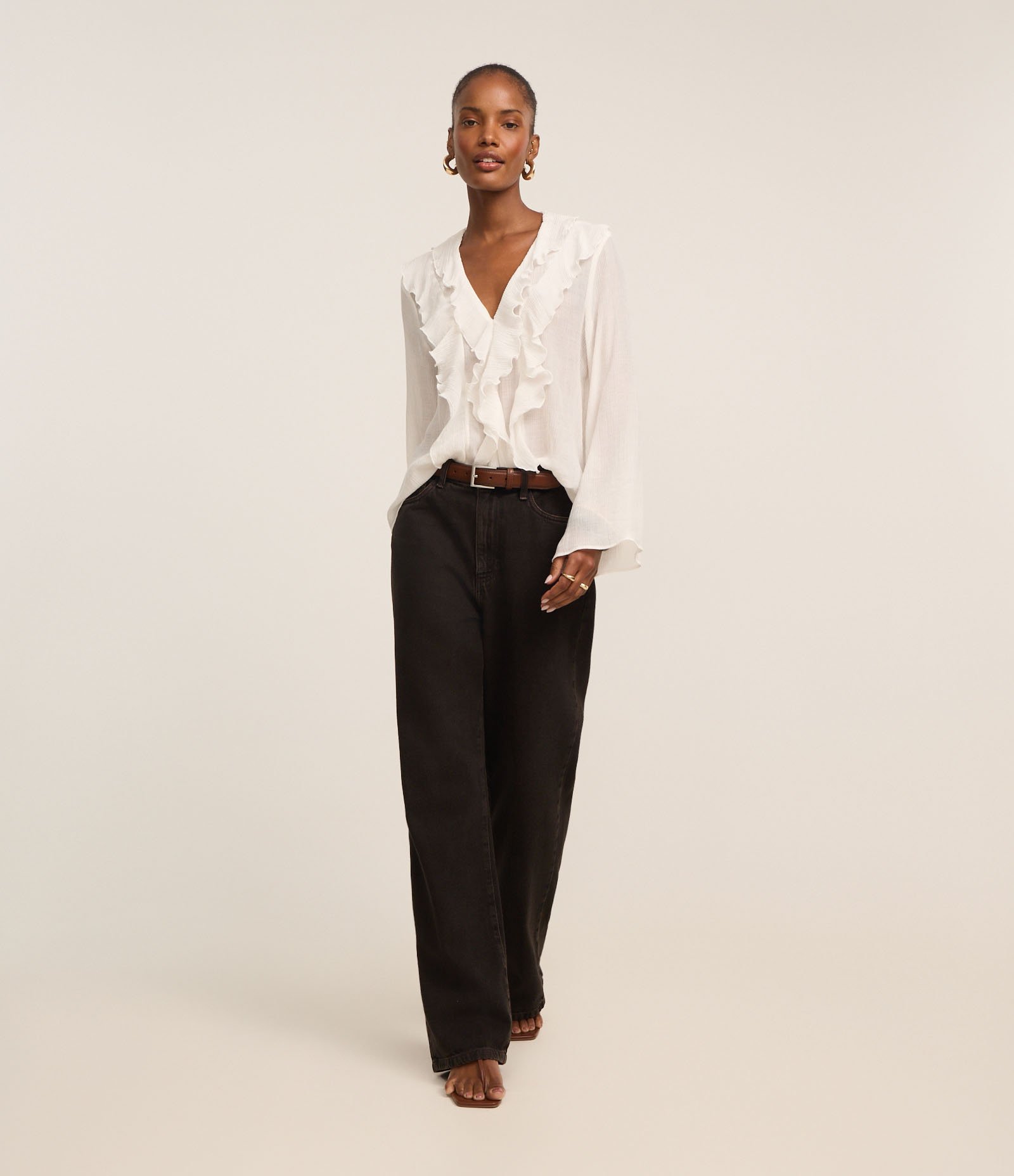 Blusa Texturizada em Viscose com Babado de Decote Branco 2