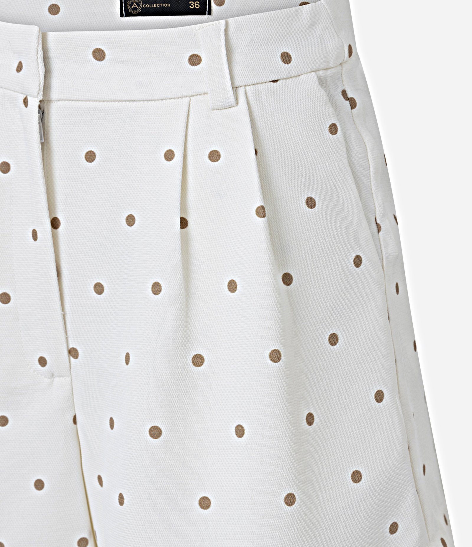 Bermuda Reta Alfaiatada em Piquet com Estampa Poá Off White 6