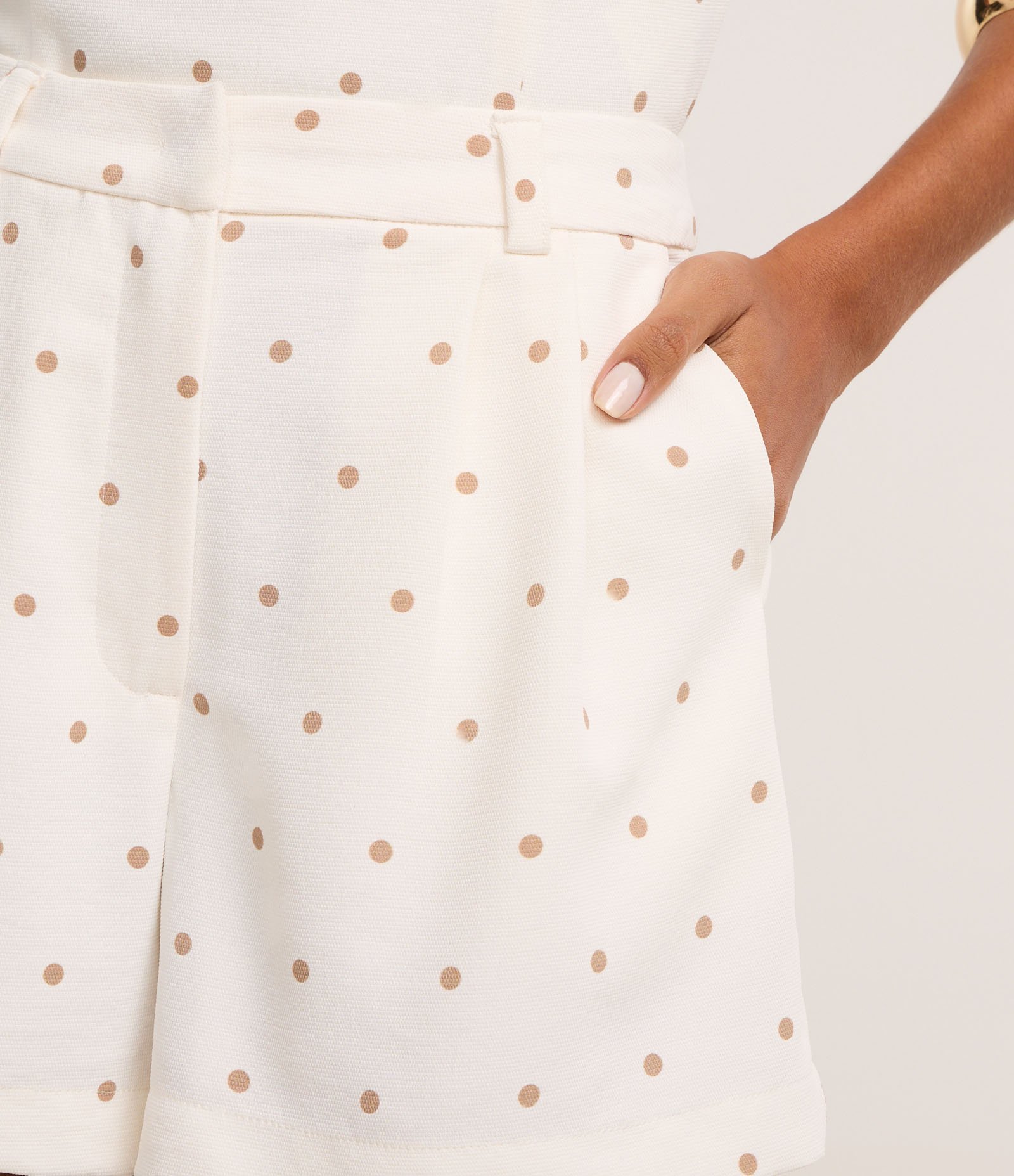 Bermuda Reta Alfaiatada em Piquet com Estampa Poá Off White 4