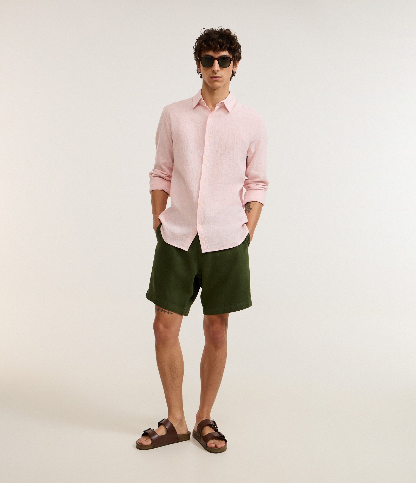 Bermuda de Alfaiataria em Viscolinho com Bolsos Verde Escuro 1