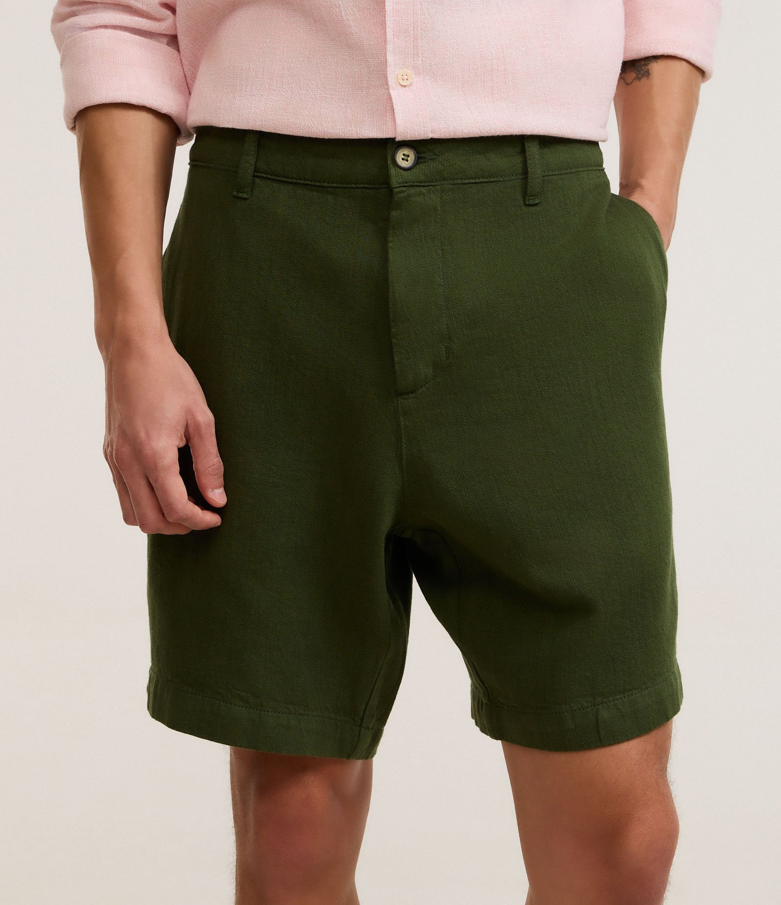 Bermuda de Alfaiataria em Viscolinho com Bolsos Verde Escuro 2