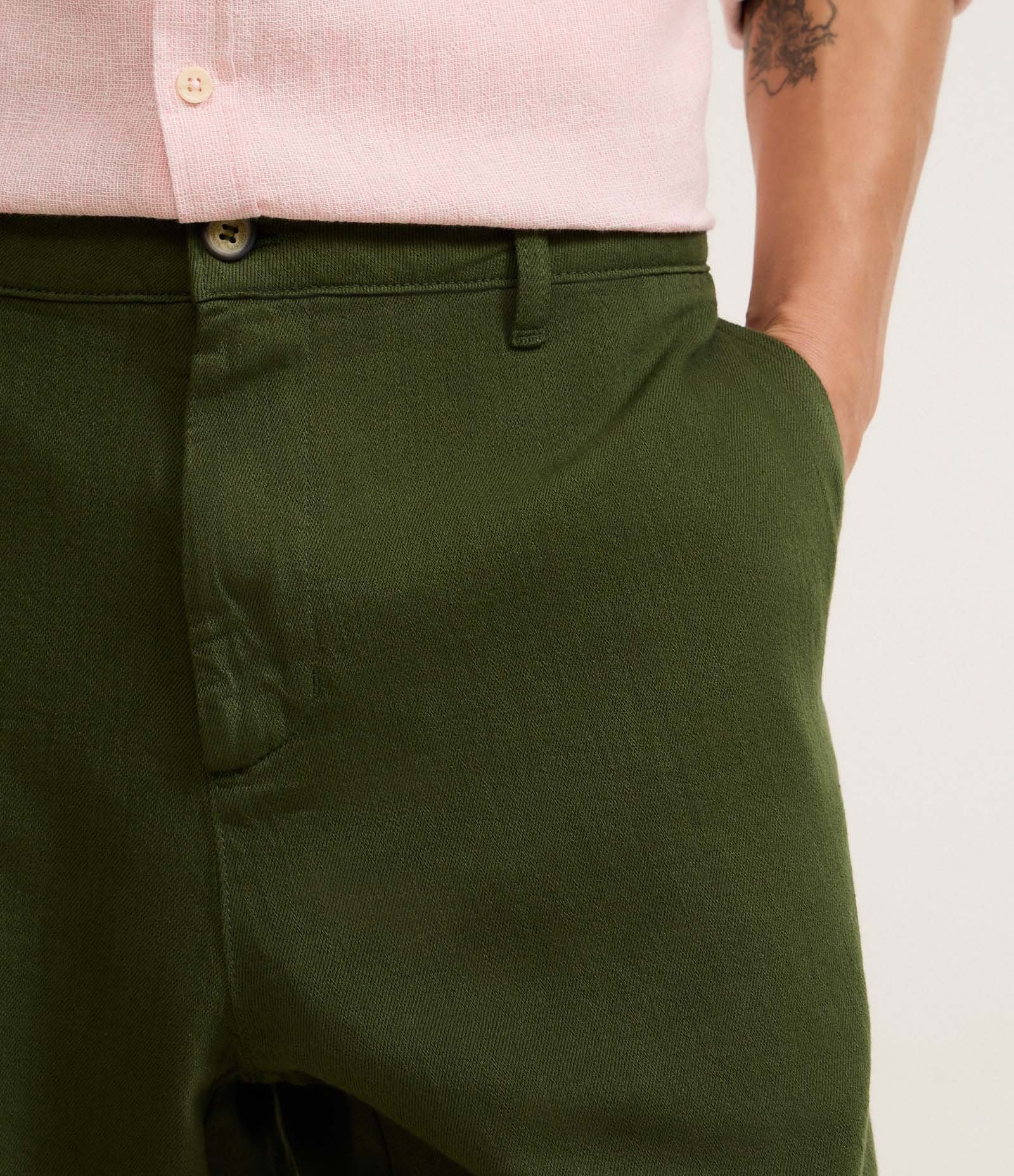 Bermuda de Alfaiataria em Viscolinho com Bolsos Verde Escuro 3