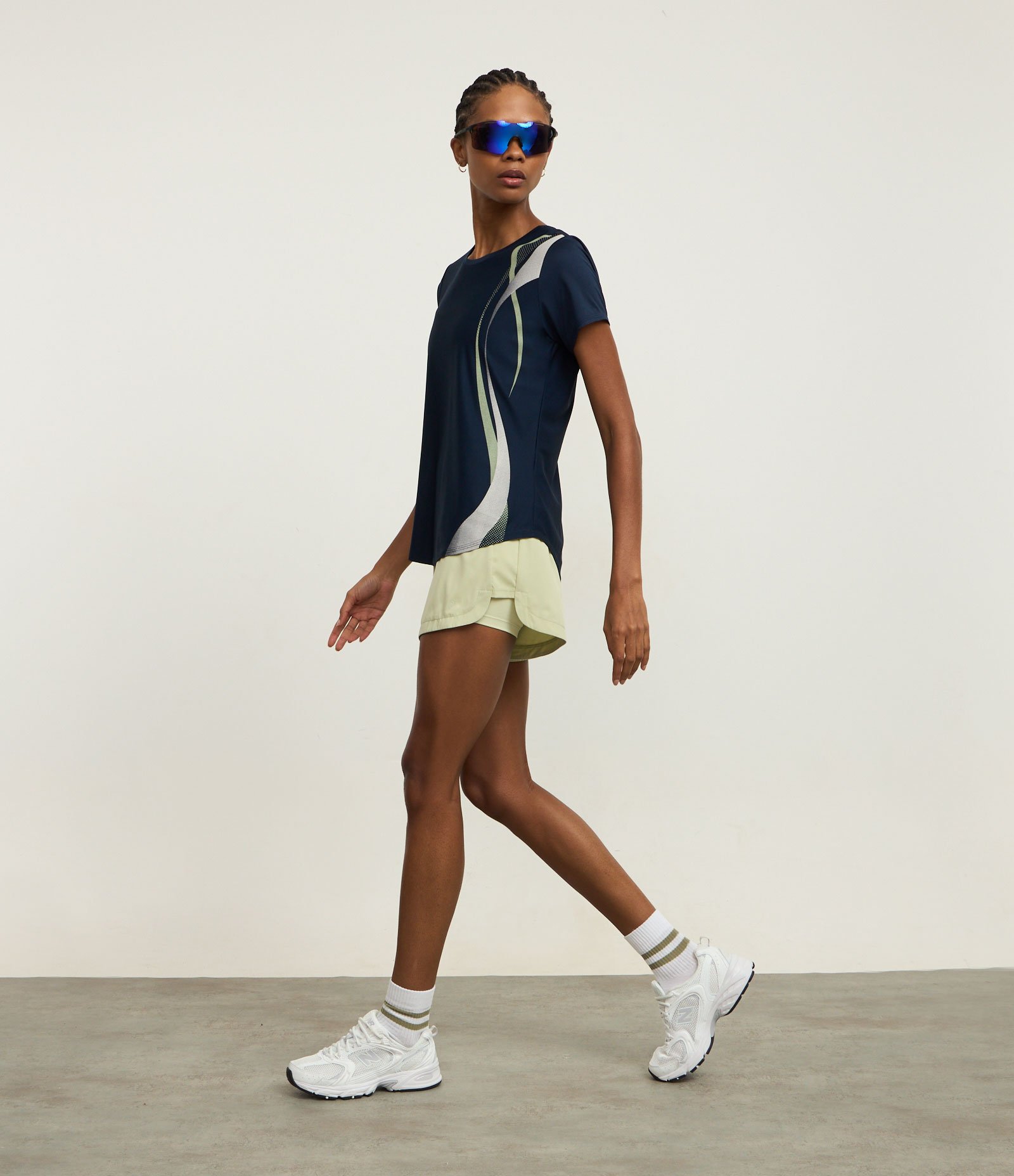 Bermuda Esportiva em Microfibra com Cós Alto Verde 1