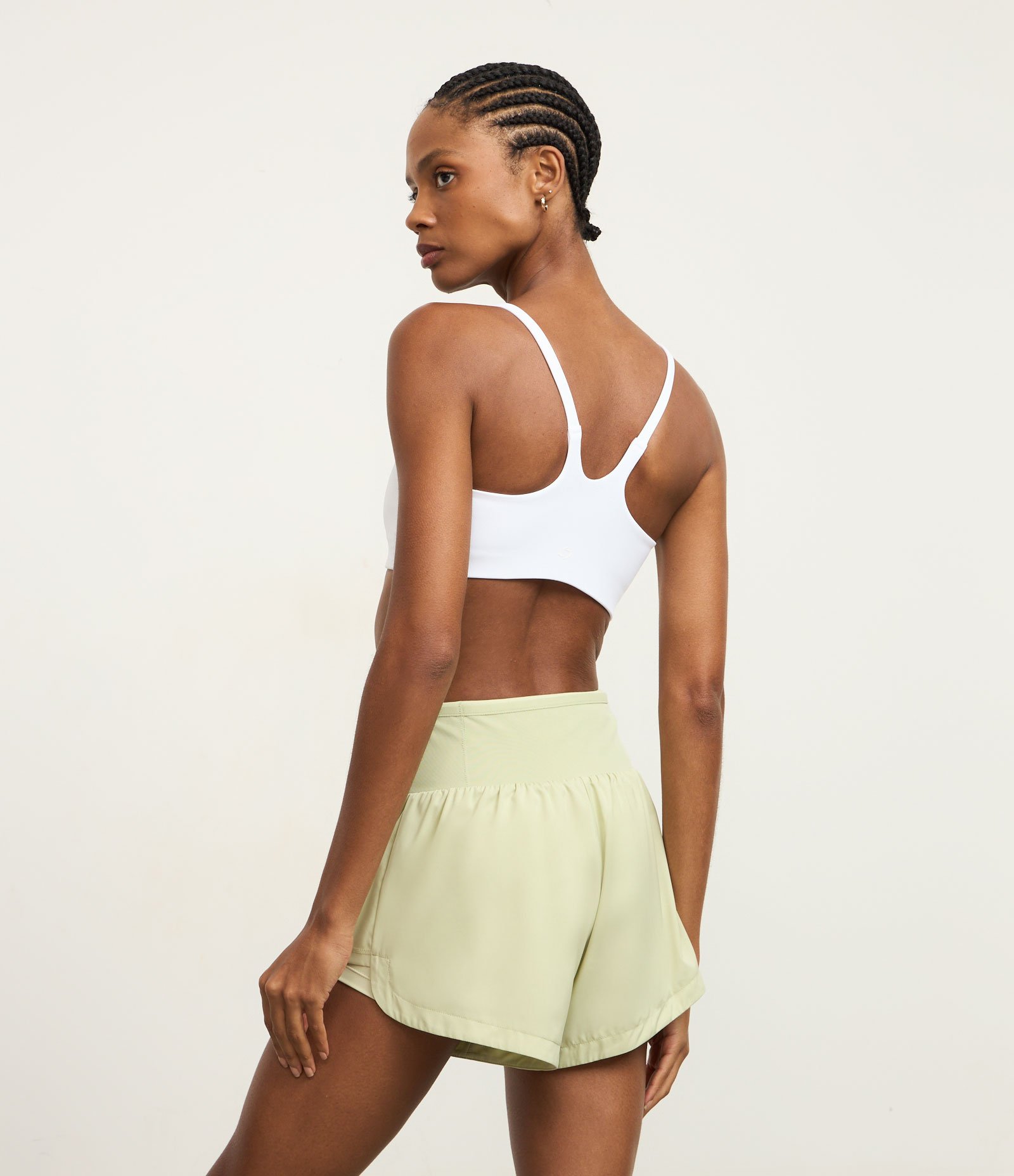 Bermuda Esportiva em Microfibra com Cós Alto Verde 7