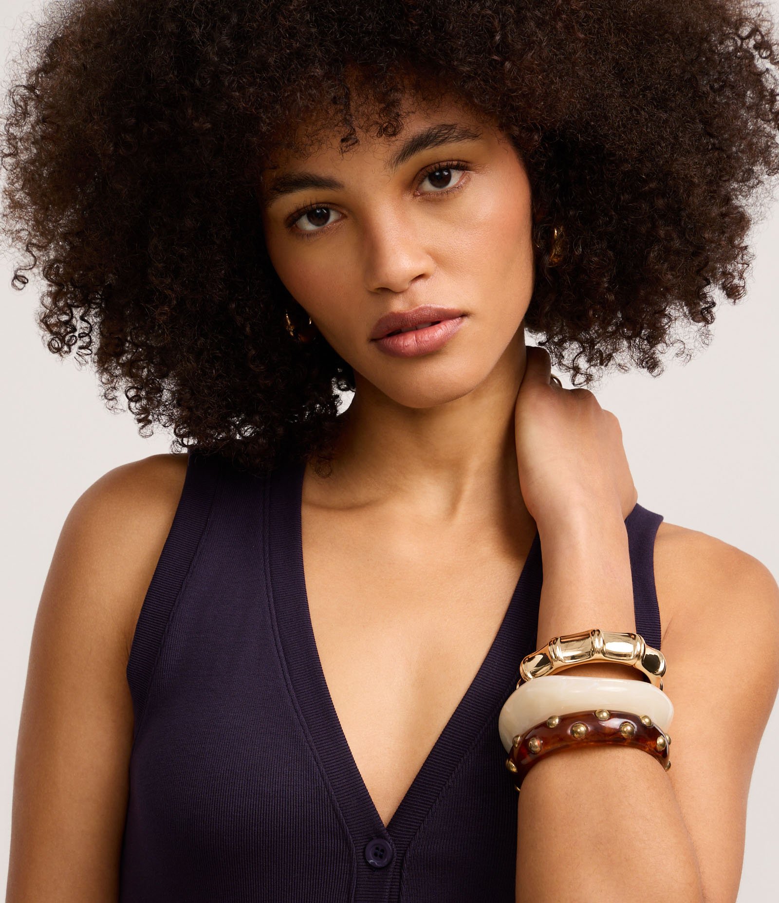 Blusa Canelada em Ribana com Decote V e Botões Azul Escuro 3