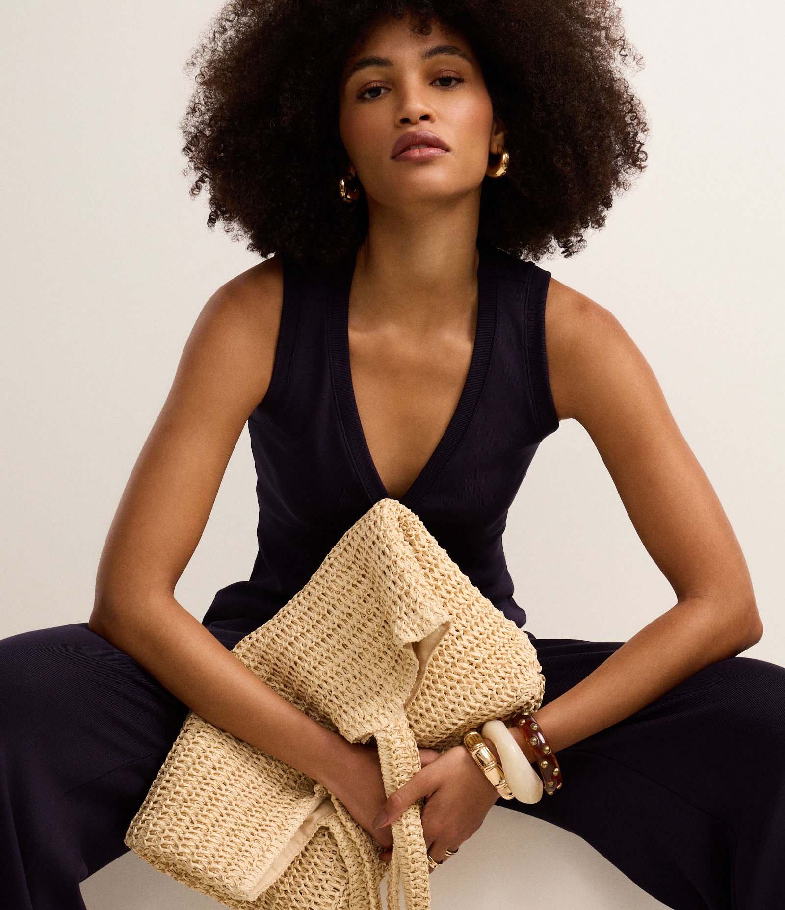 Blusa Canelada em Ribana com Decote V e Botões Azul Escuro 5