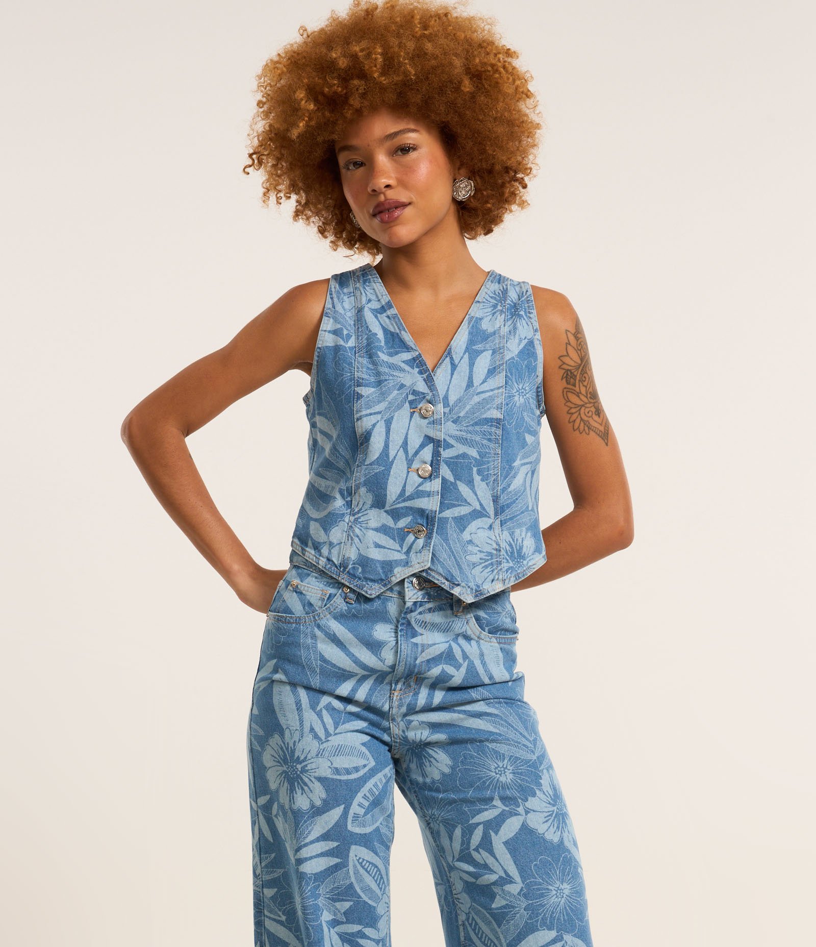 Calça Wide Leg em Jeans com Estampa Floral Médio 2