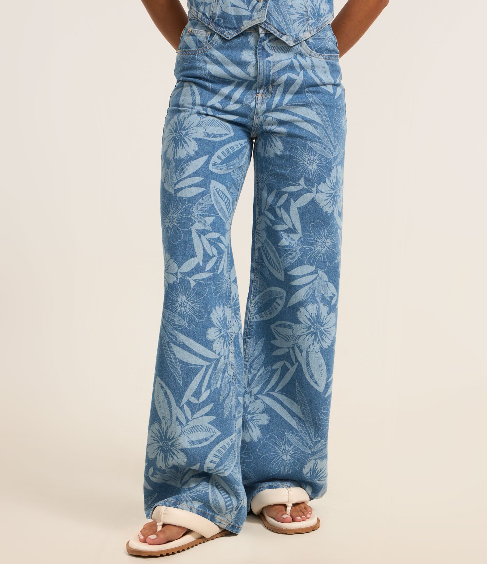 Calça Wide Leg em Jeans com Estampa Floral Médio 3