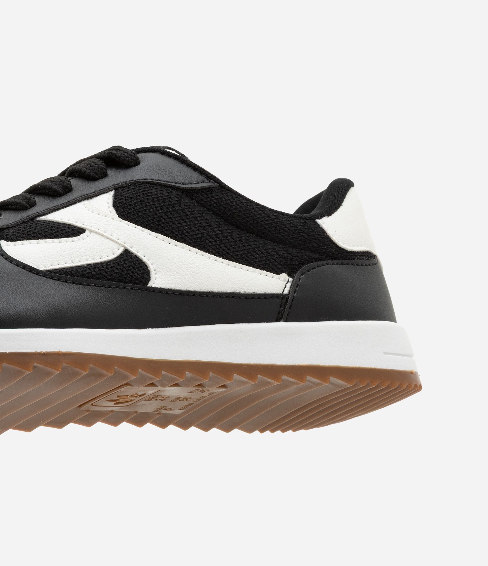 Tênis Infantil em PU com Recortes Contrastantes - Tam 33 ao 37 Preto 2