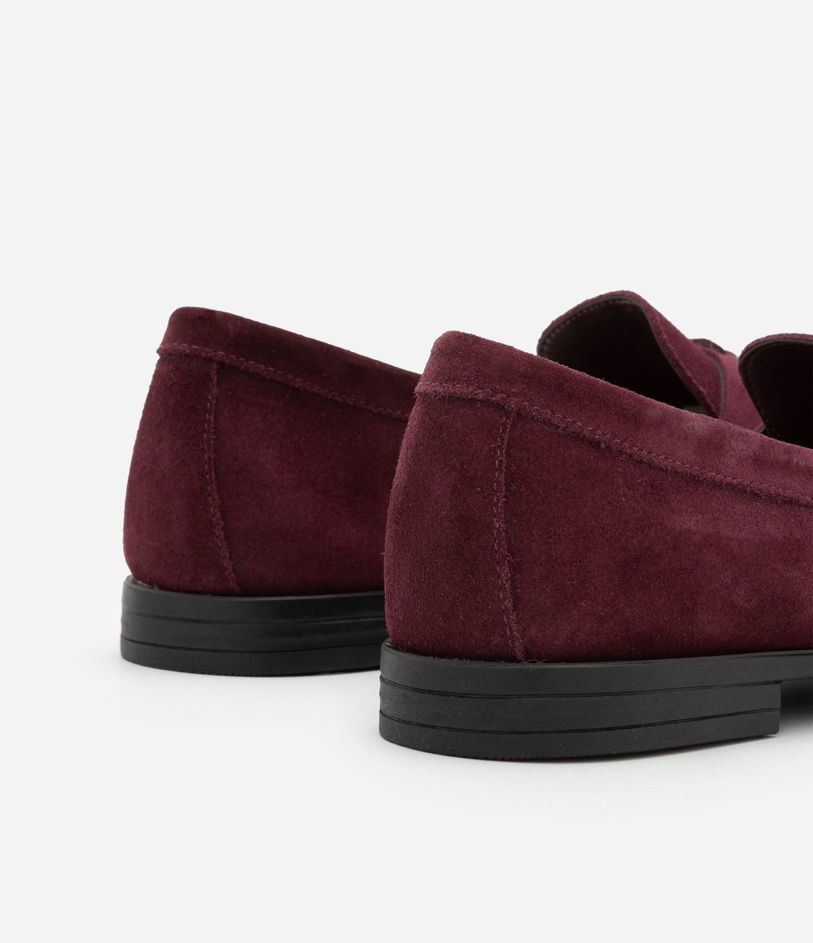 Mocassim em Couro Camurça com Ponteira Metálica Vinho 5