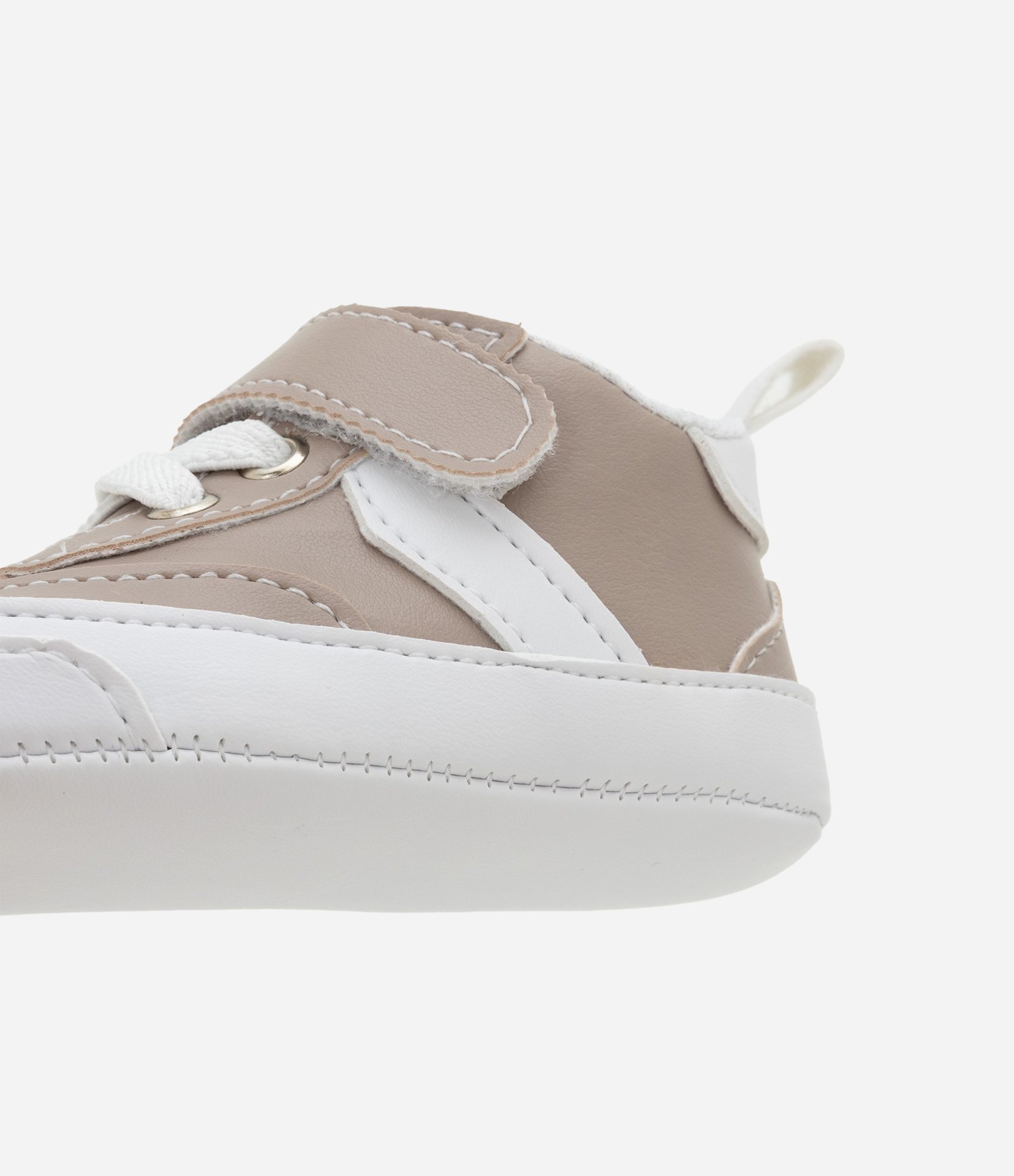 Tênis Infantil em PU com Recortes - Tam 15 a 19 Bege 2