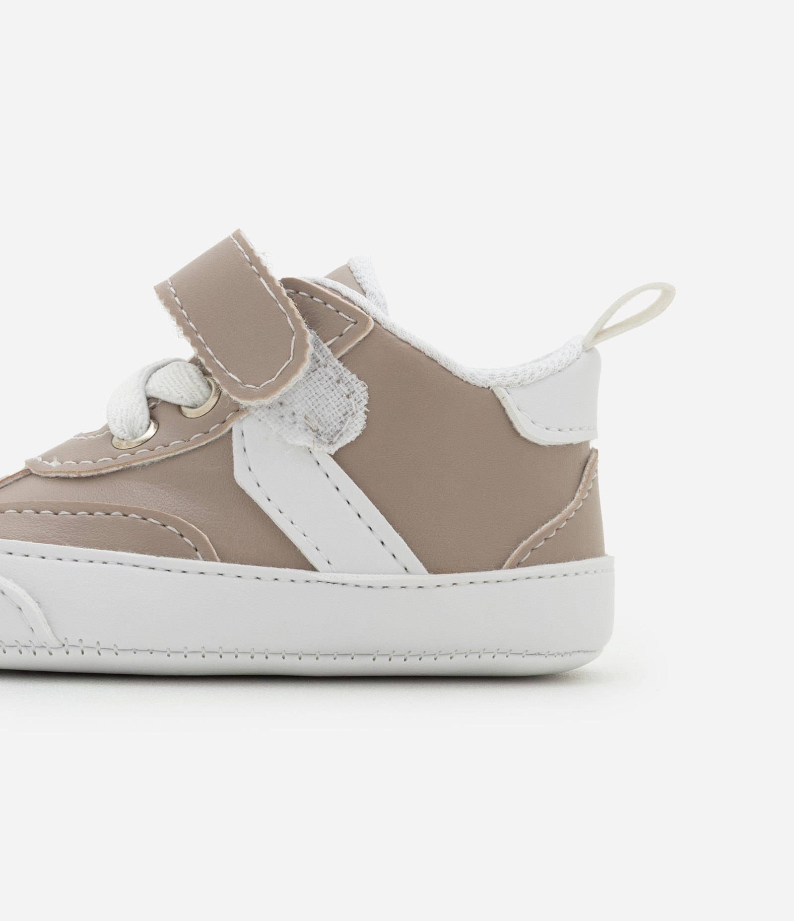 Tênis Infantil em PU com Recortes - Tam 15 a 19 Bege 4