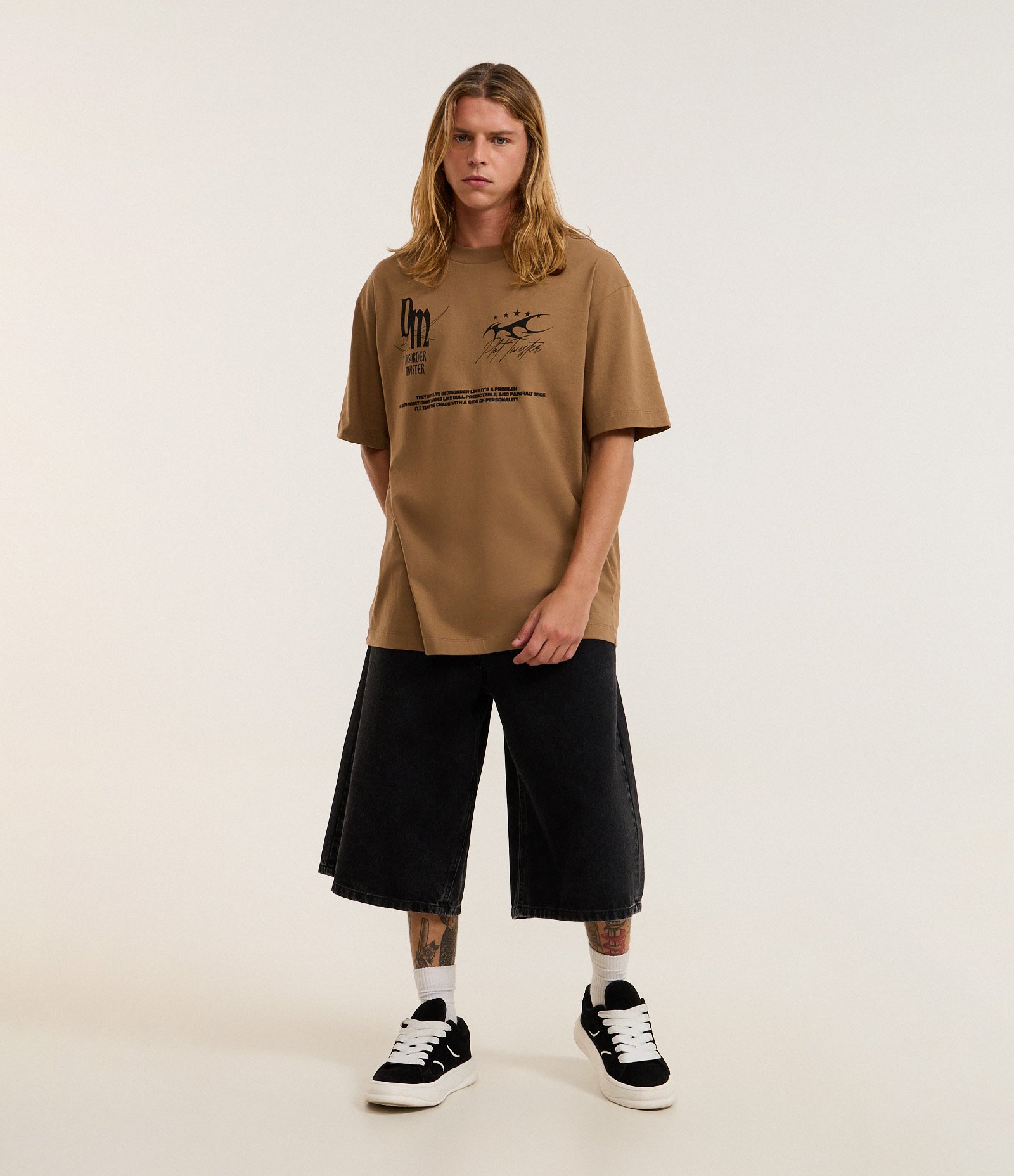 Camiseta Manga Curta em Meia Malha com Estampa Lettering Frente e Costas Marrom 2