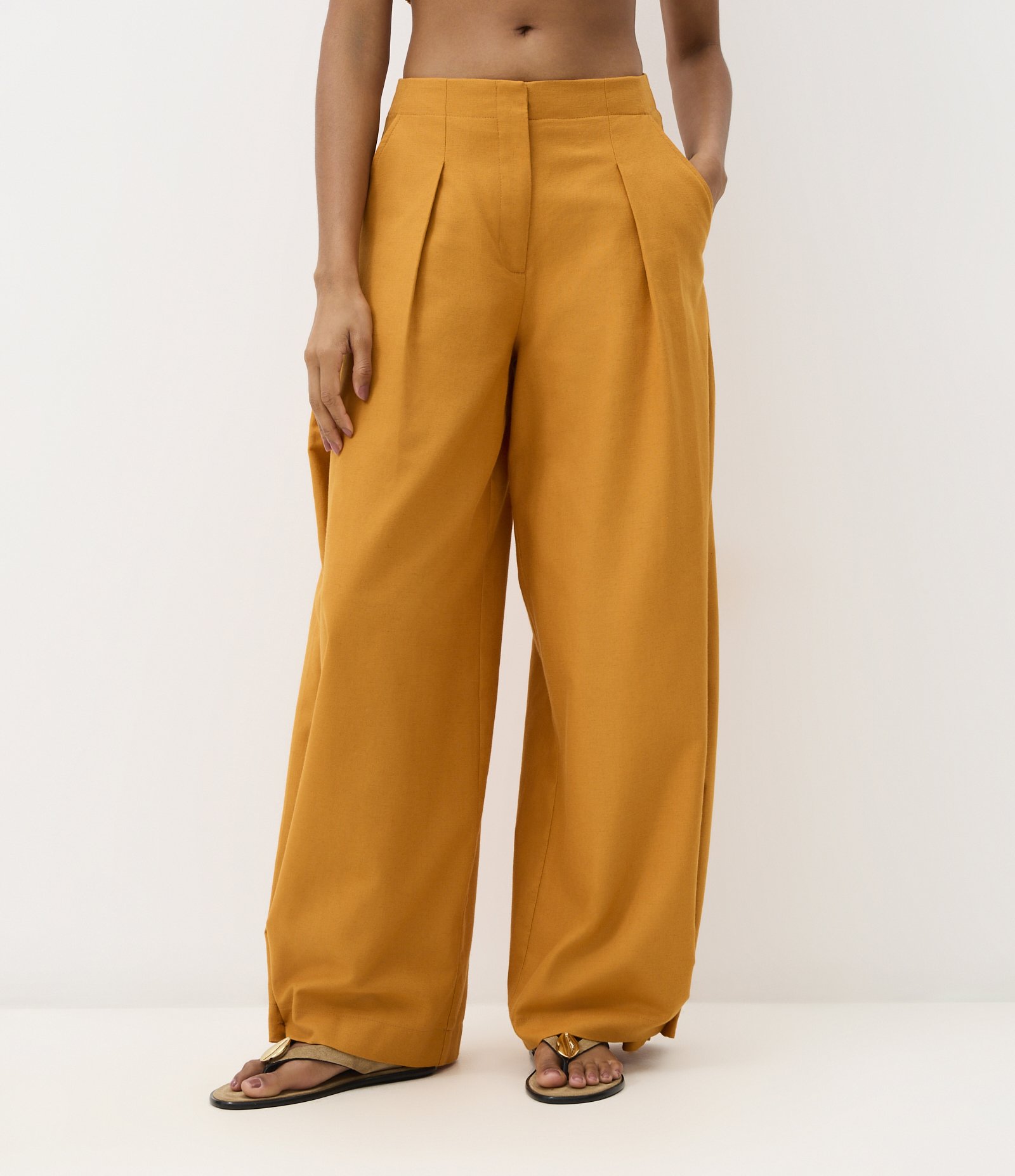 Calça em Algodão com Linho com Prega Ampla e Barra Larga Amarelo 4