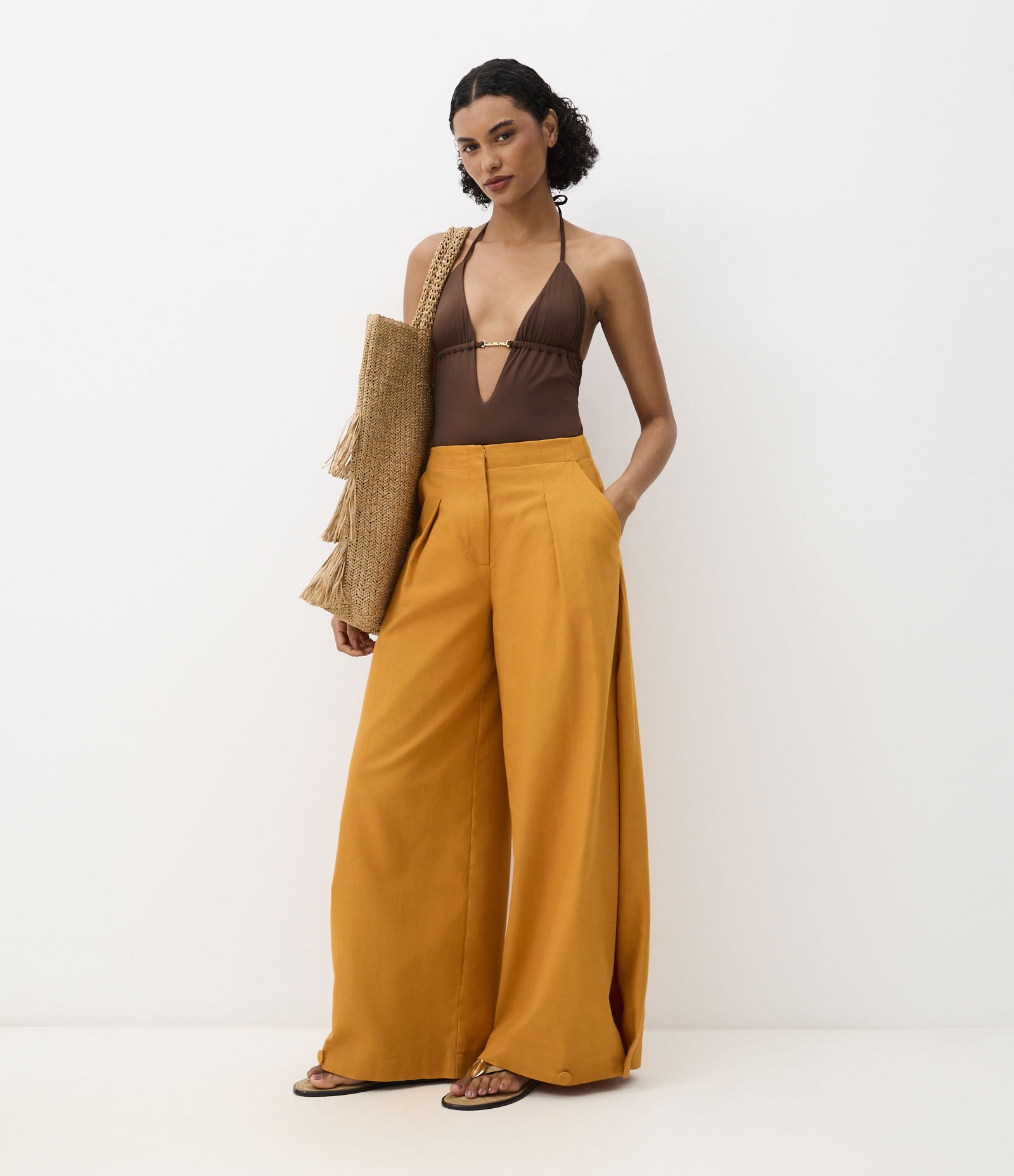 Calça em Algodão com Linho com Prega Ampla e Barra Larga Amarelo 6