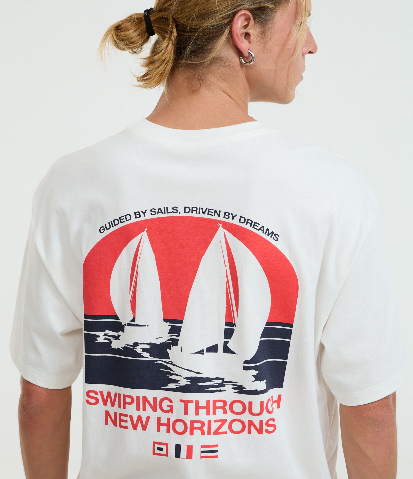 Camiseta Boxy em Malhão com Estampa Frente e Costas de Barco Branco 3