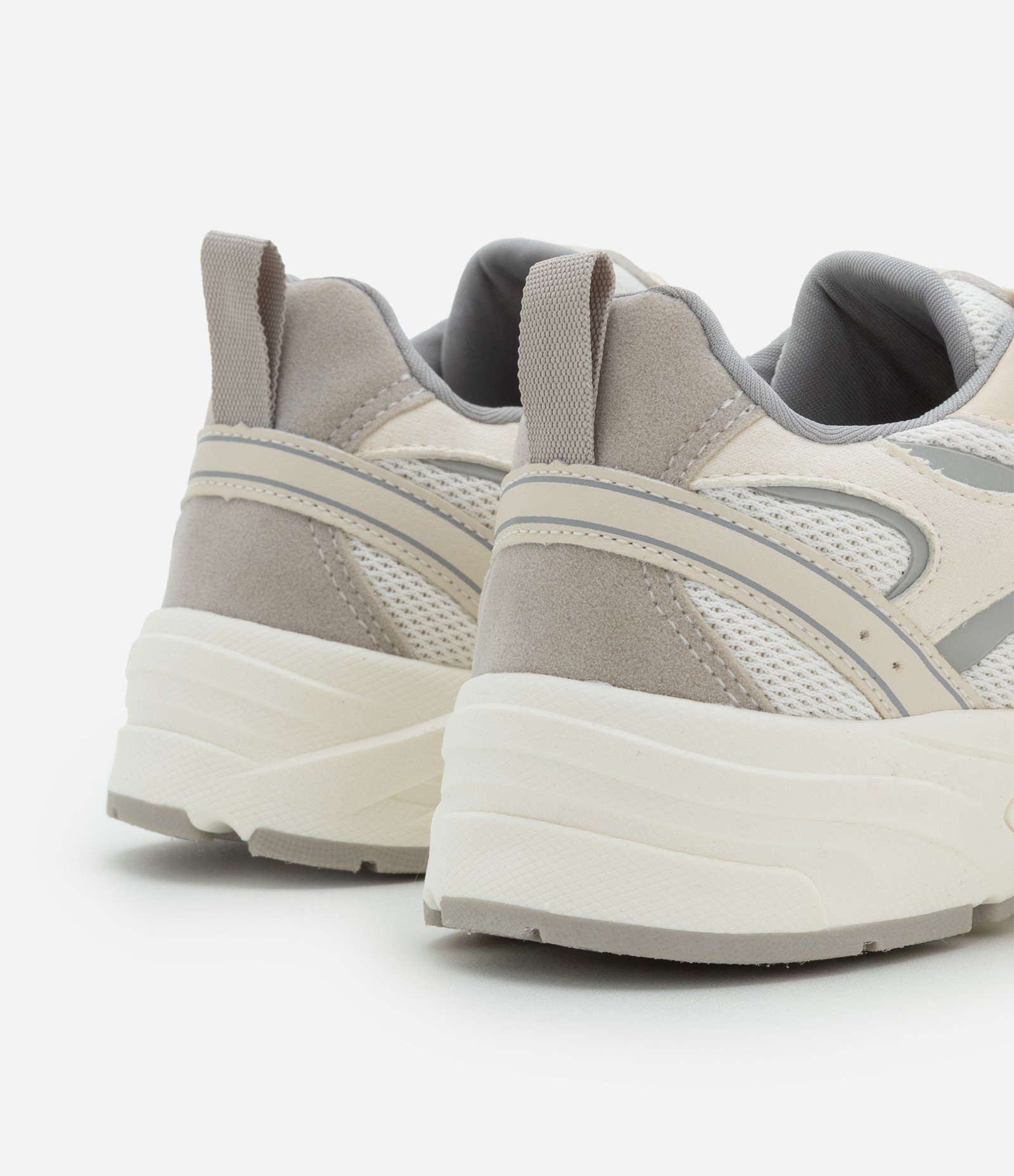 Tênis Infantil Esportivo em PU com Recortes - Tam 33 ao 36 Off White/Cinza 2