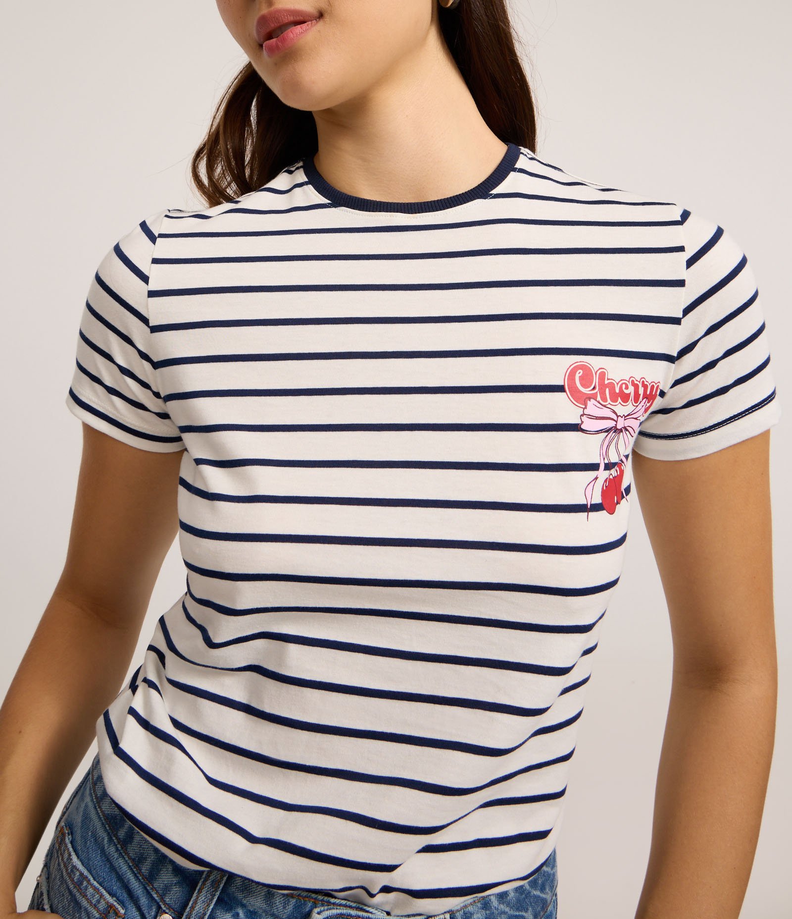 Camiseta T-shirt em Algodão com Estampa de Cereja e Listras Contrastantes Branco 3