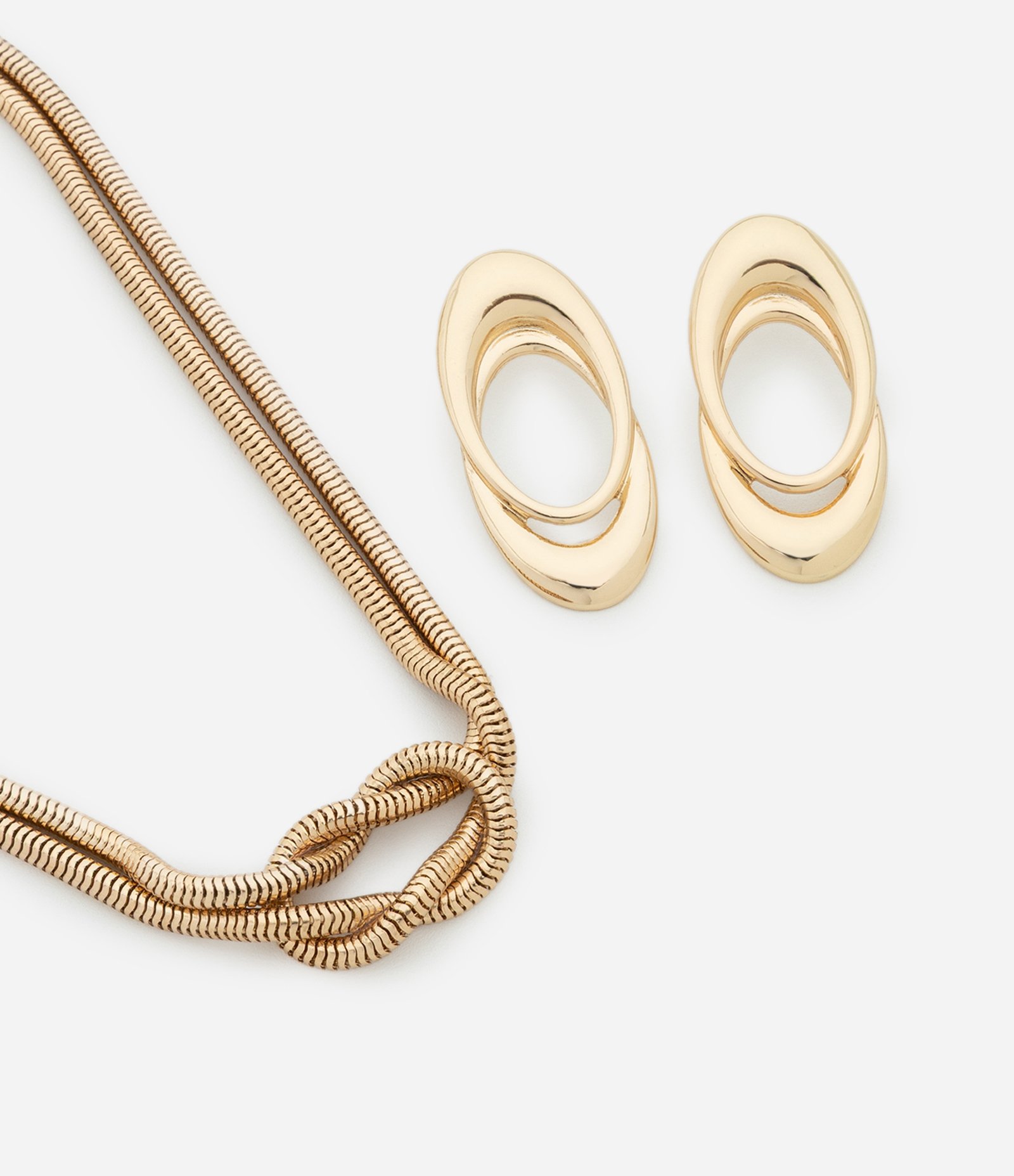 Conjunto de Colar Duplo com Nó e Brinco Oval Vazado Dourado 1