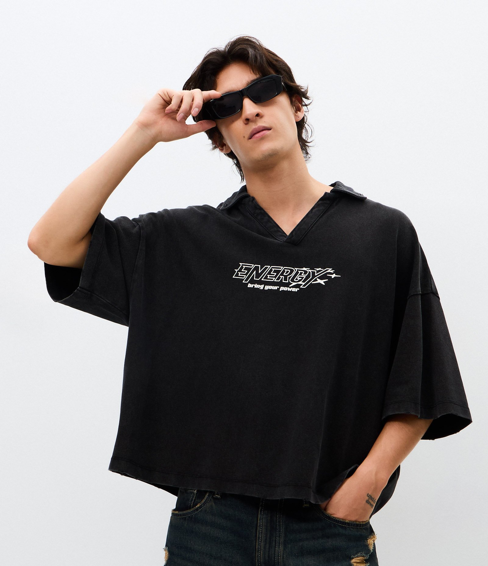 Camiseta Overboxy em Piquet com Gola Polo e Lettering Energy Preto 4