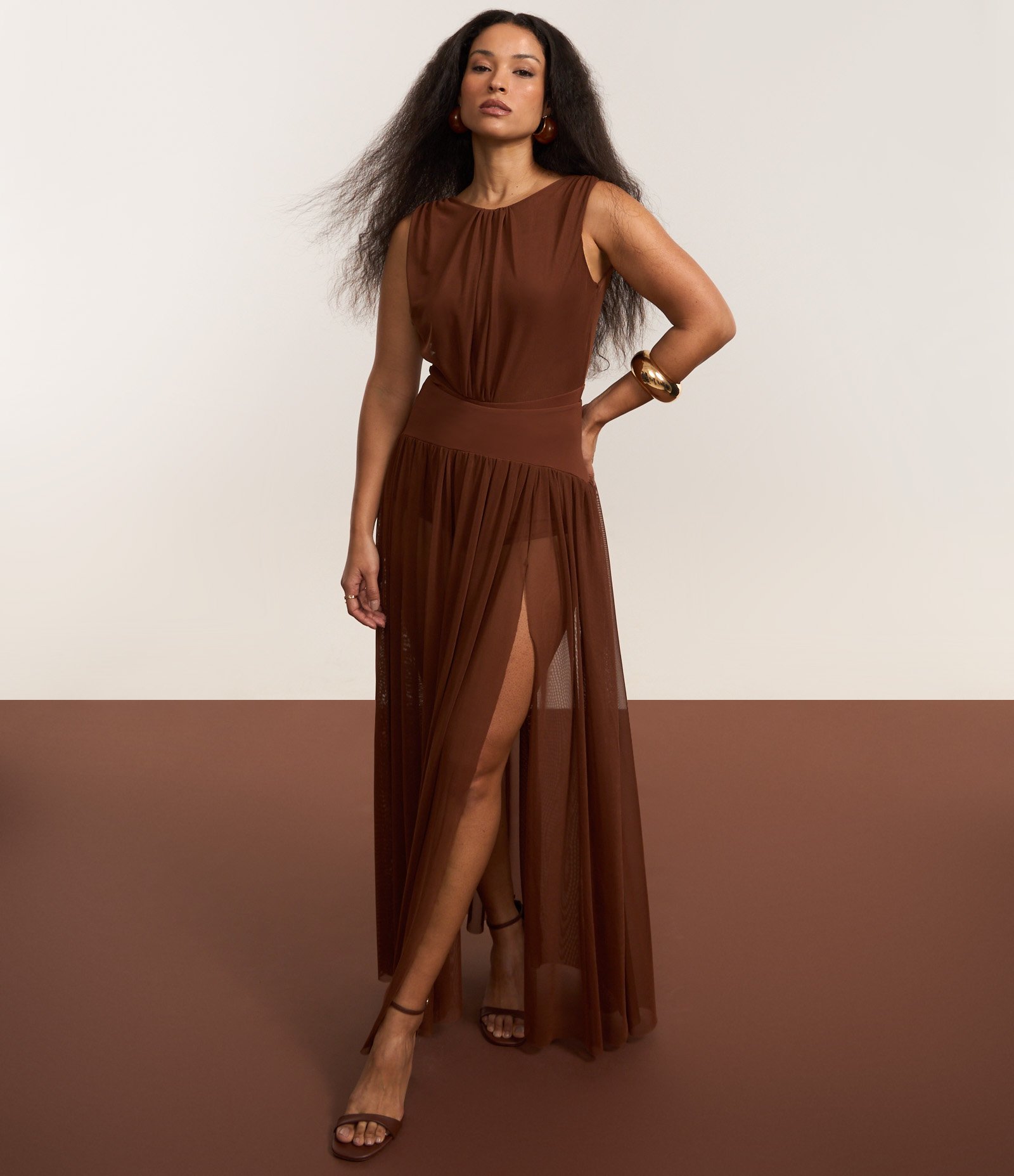 Saia Longa em Tule com Pala e Cinturão Marrom 5