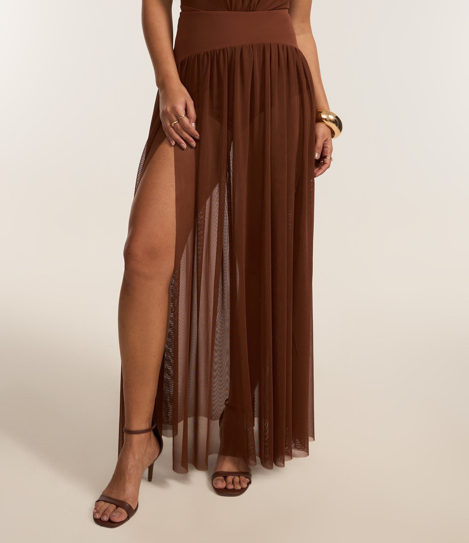 Saia Longa em Tule com Pala e Cinturão Marrom 3