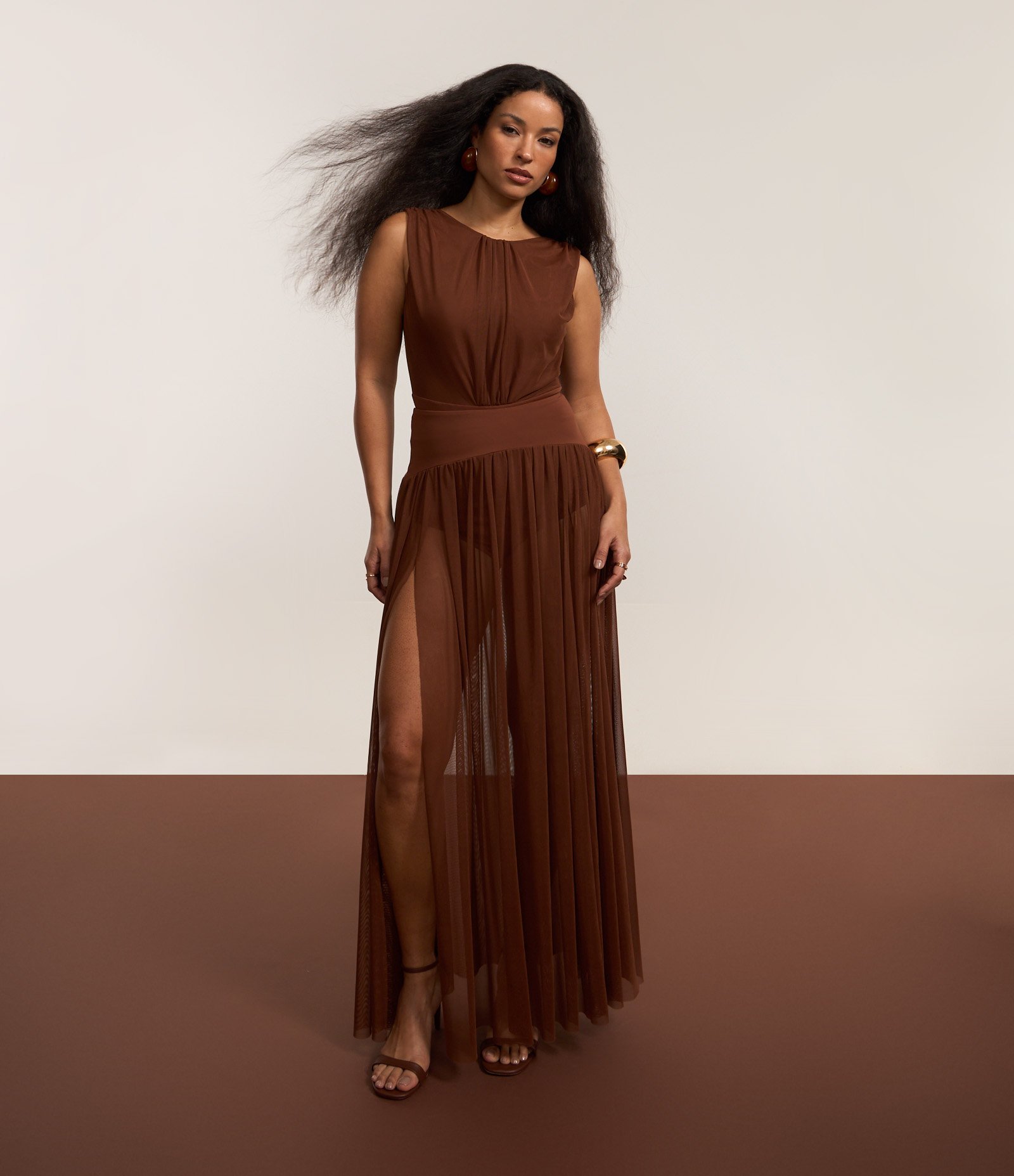 Body Regata em Tule com Cinturão e Drapeados Marrom 5