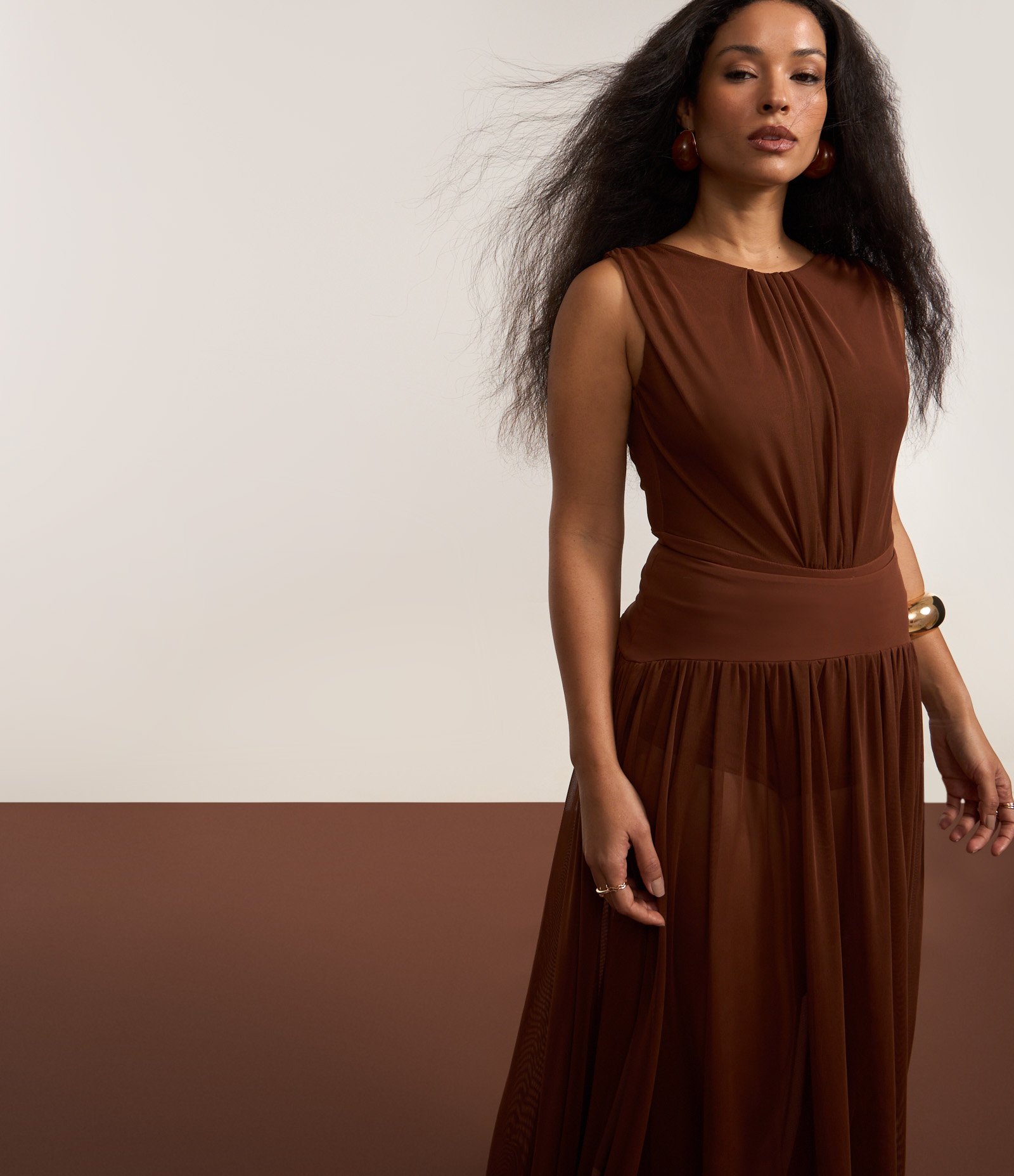 Body Regata em Tule com Cinturão e Drapeados Marrom 6