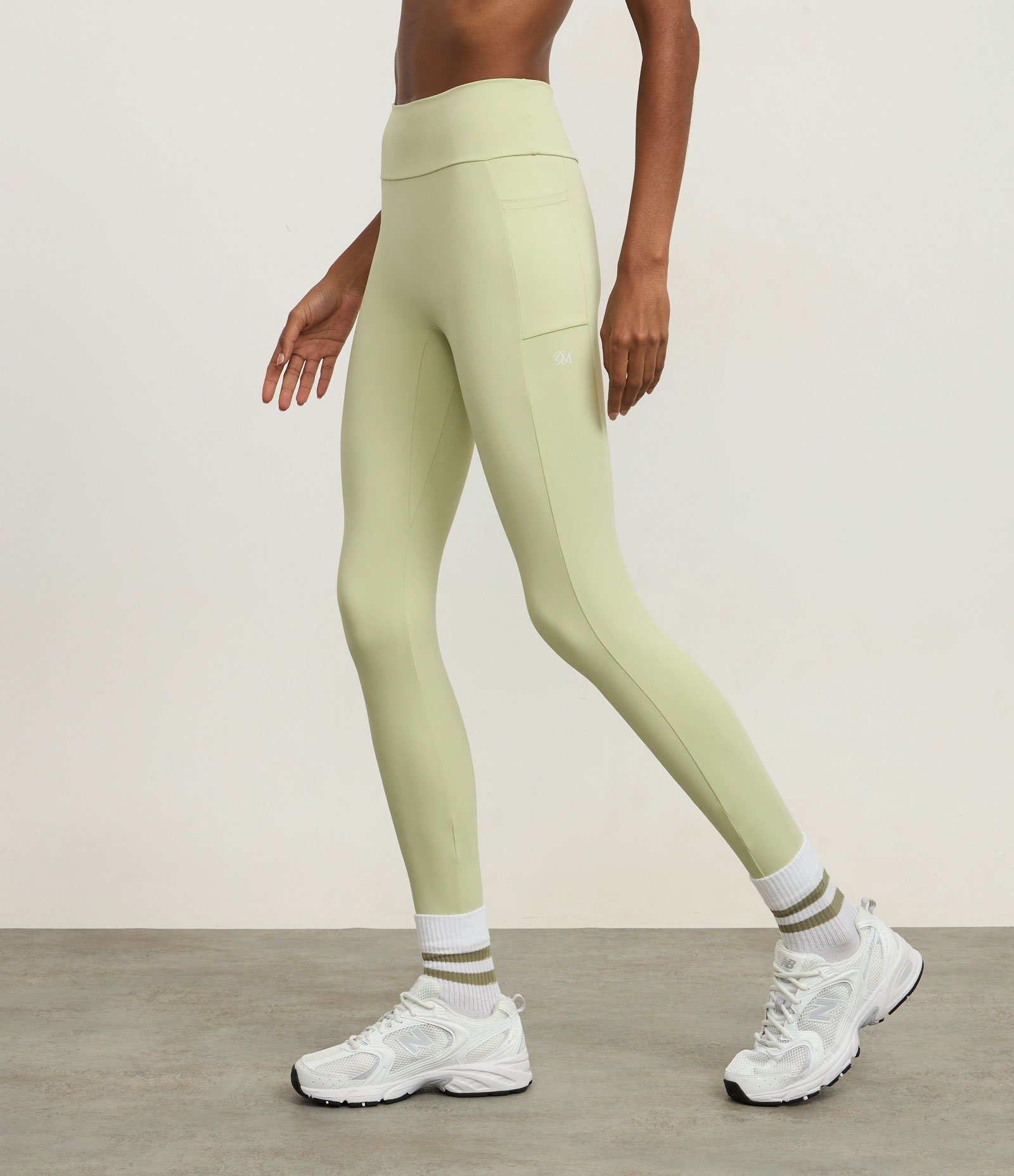 Calça Legging em Microfibra com Bolso Lateral Verde 2