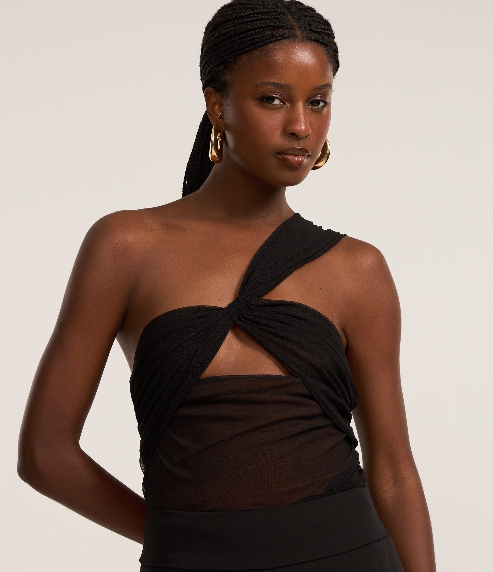 Body em Tule com Ombro Só e Nó no Busto Preto 1