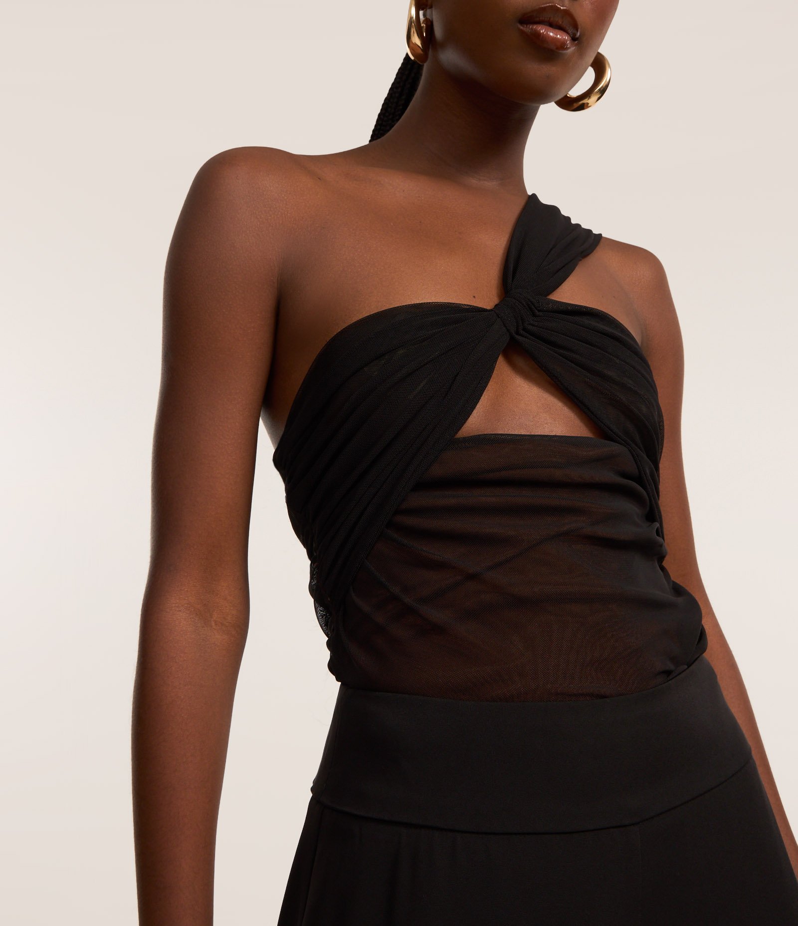 Body em Tule com Ombro Só e Nó no Busto Preto 3