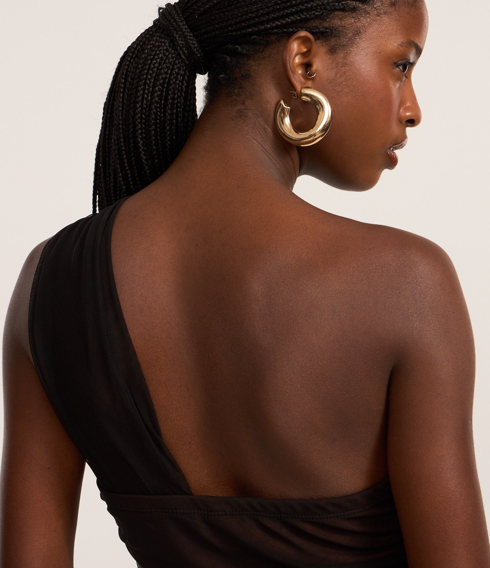 Body em Tule com Ombro Só e Nó no Busto Preto 4