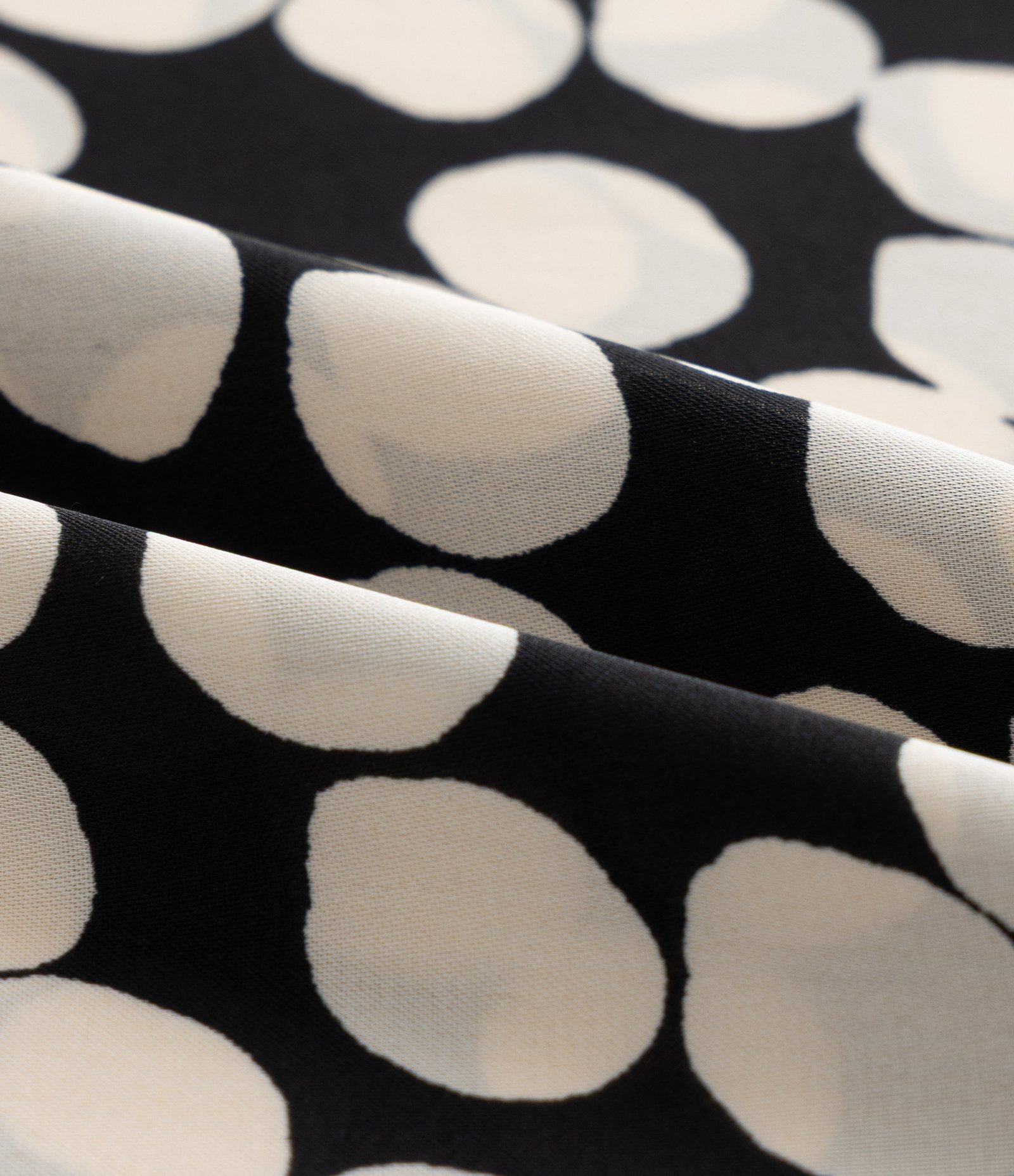 Vestido Midi em Crepe Acetinado Poá com Manga Evasê Curve & Plus Size Preto 7