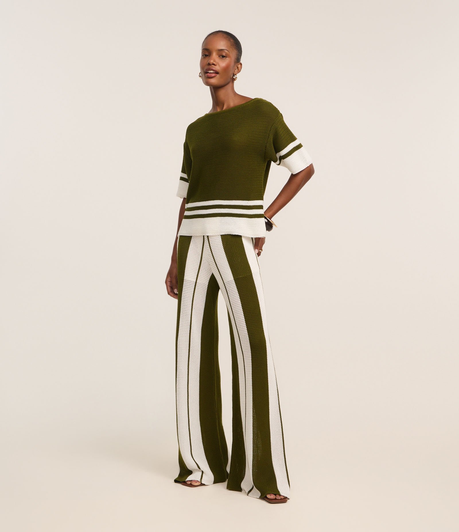 Calça Evasê em Tricô com Ponto Aberto e Listras Bicolor Verde/Branco 1