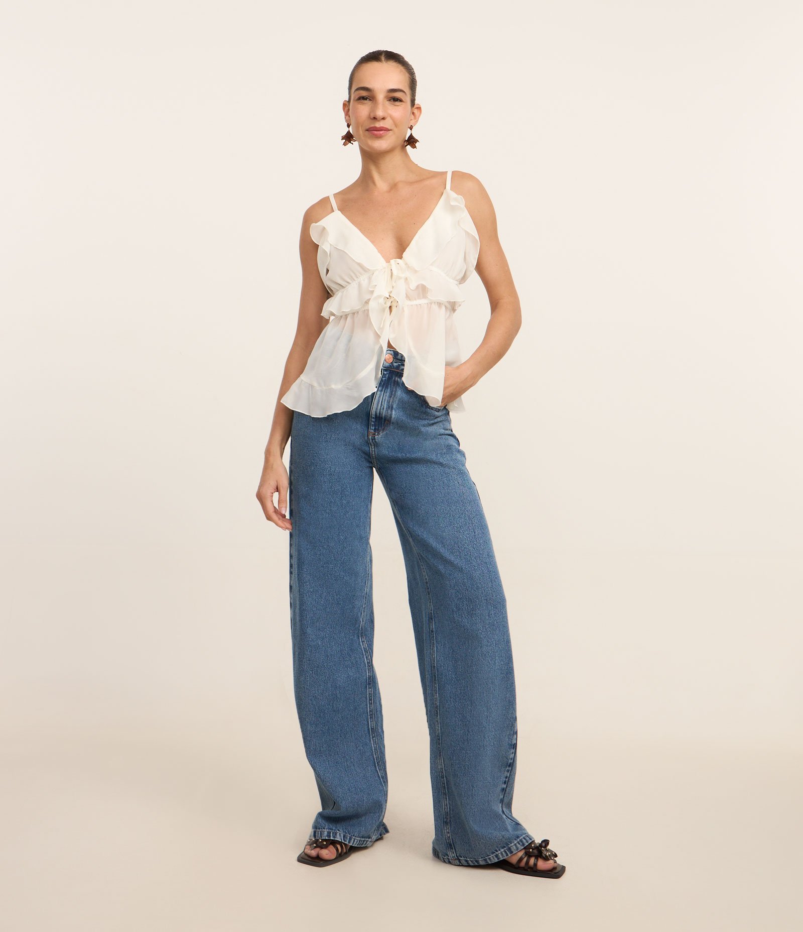 Blusa em Chiffon com Amarração e Babados Branco 2