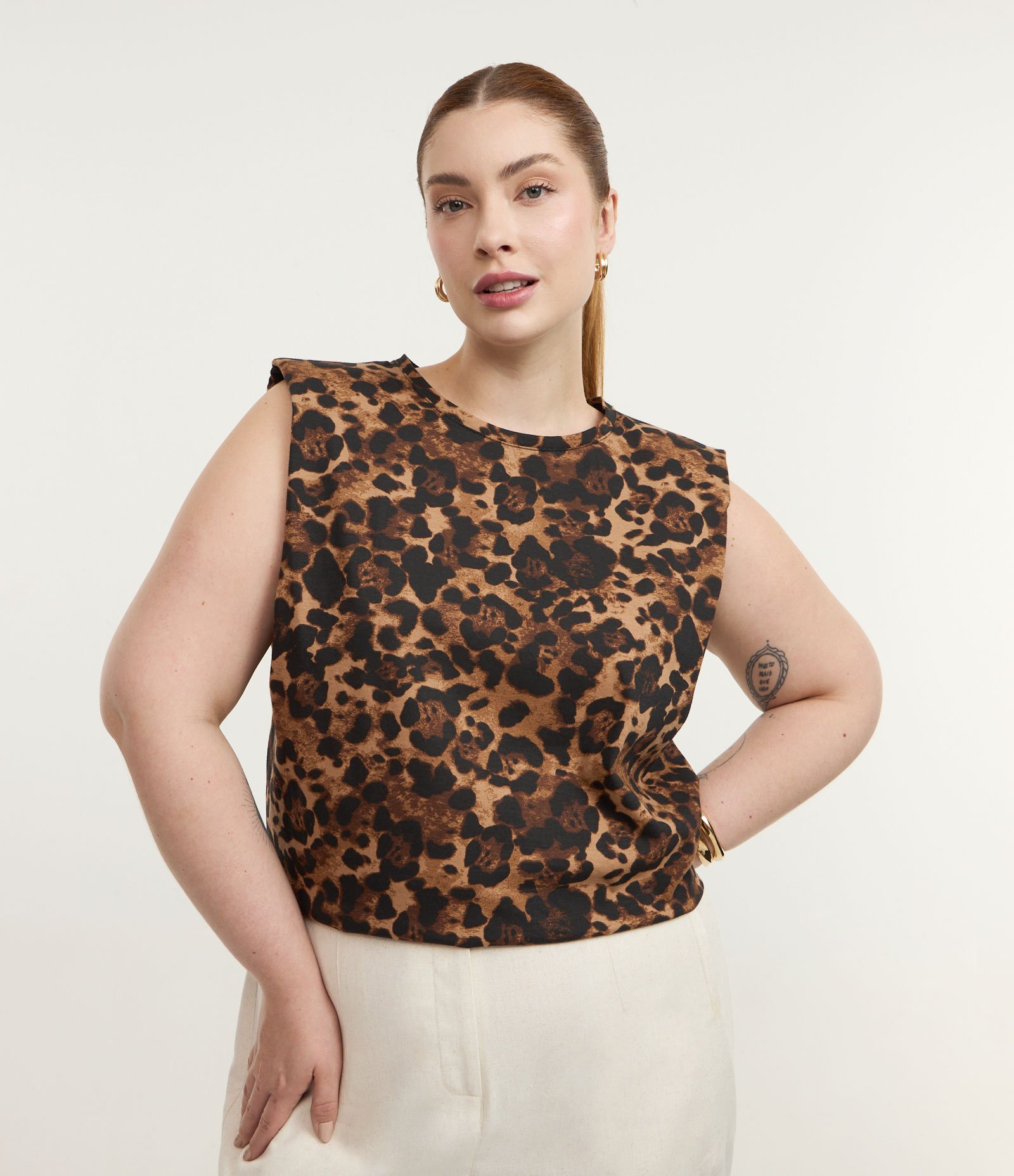 Regata Muscle Tee em Algodão com Estampa Onça Curve & Plus Size Marrom 1