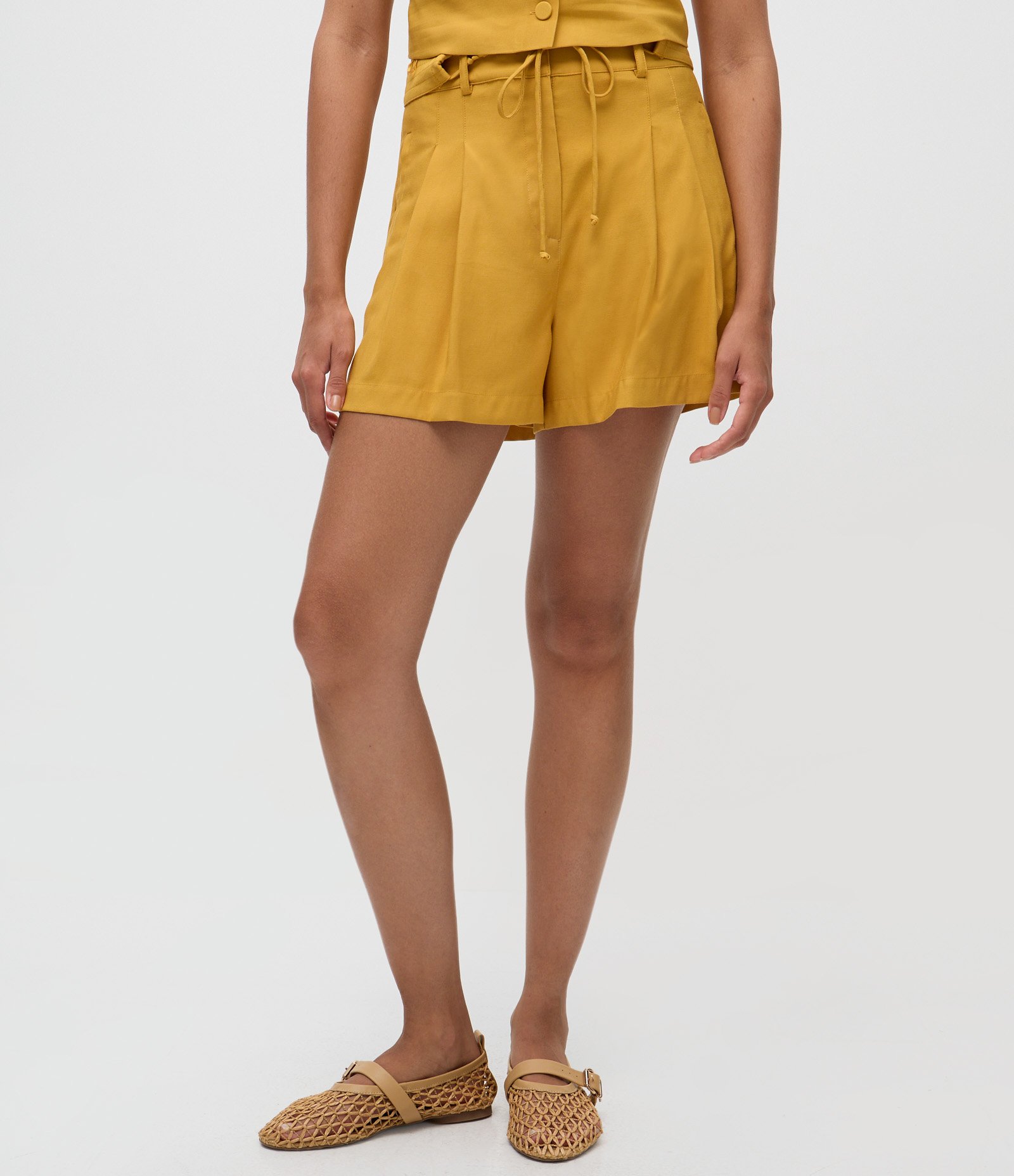 Short Cintura Alta em Twill com Amarração Amarelo 2