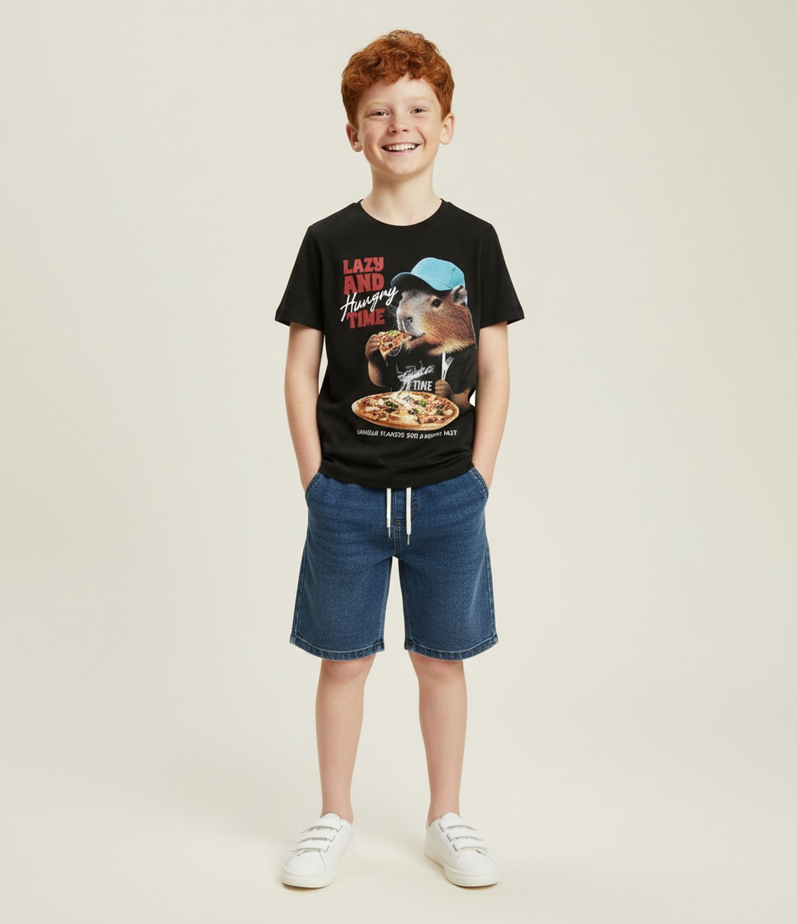 Camiseta Infantil Regular com Estampa de Capivara Comendo Pizza - Tam 5 a 14 Anos Preto 1