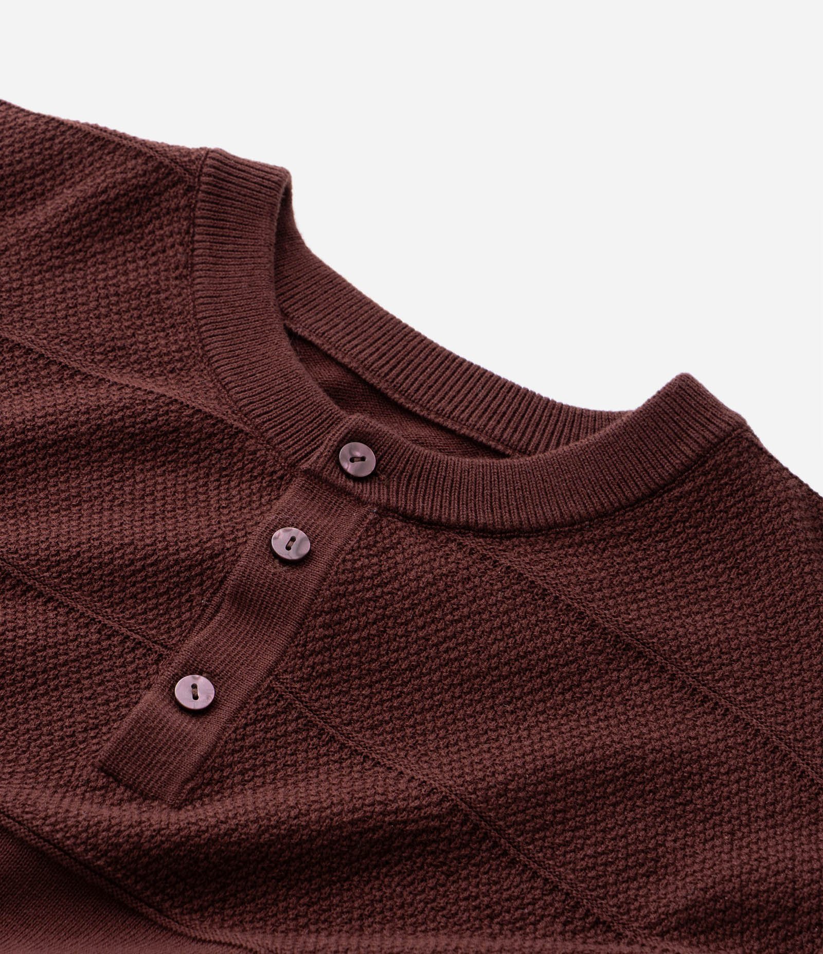 Camiseta Manga Curta Efeito Tricô Texturizado Gola Padre Marrom 10