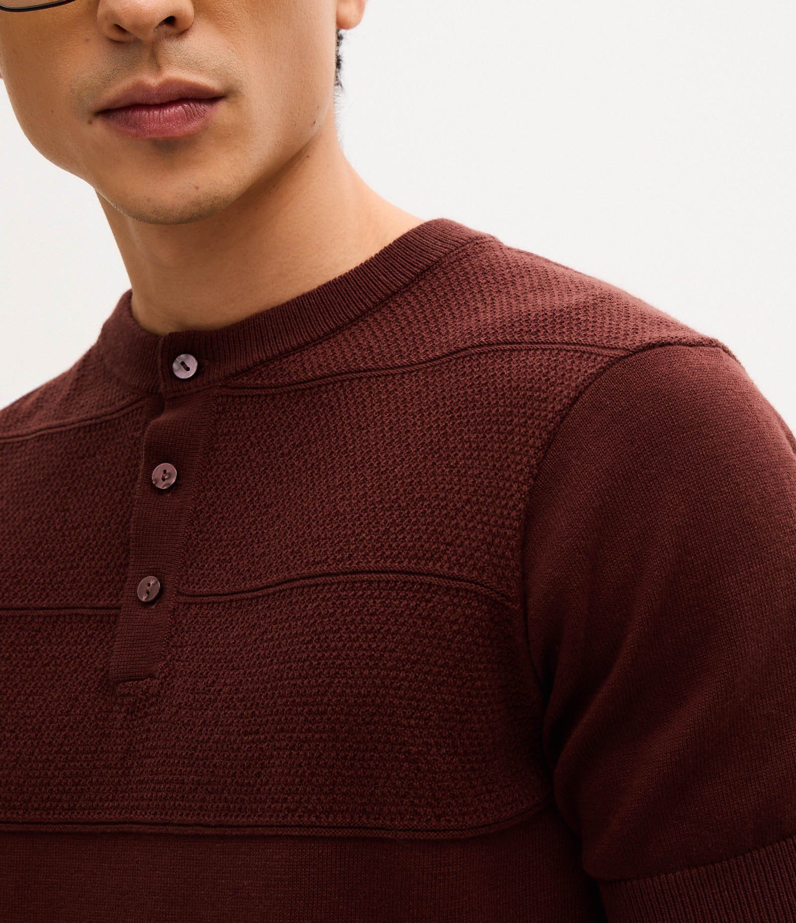 Camiseta Manga Curta Efeito Tricô Texturizado Gola Padre Marrom 3