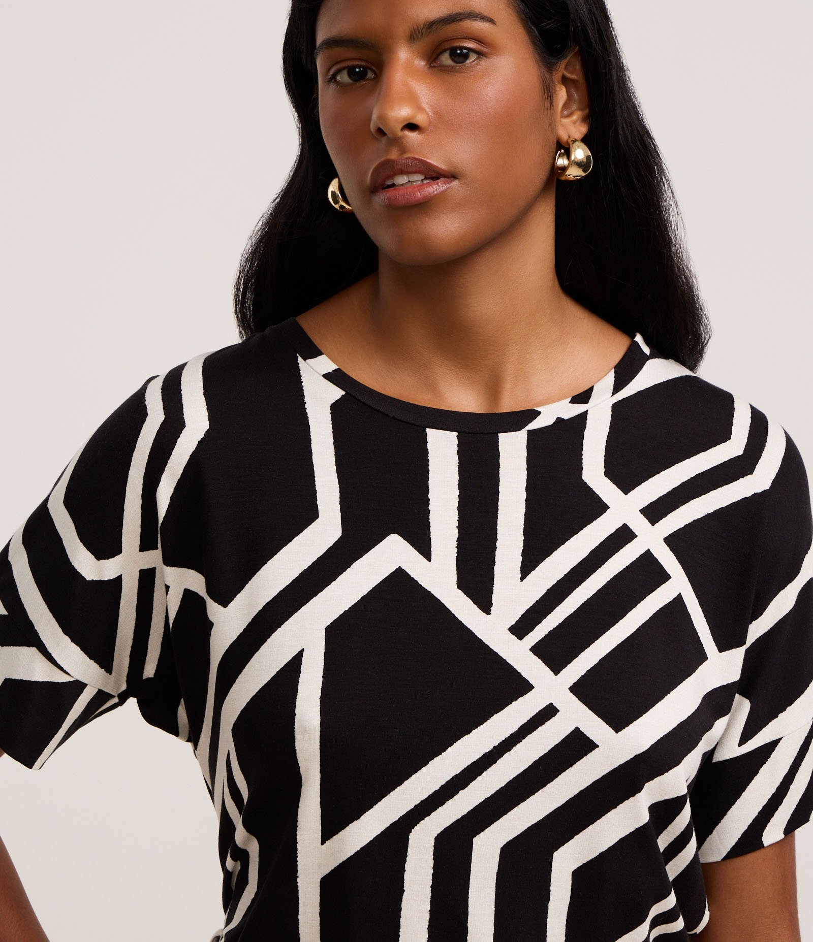 Blusa em Viscolycra com Gola Redonda e Estampa Geométrica Preto 3