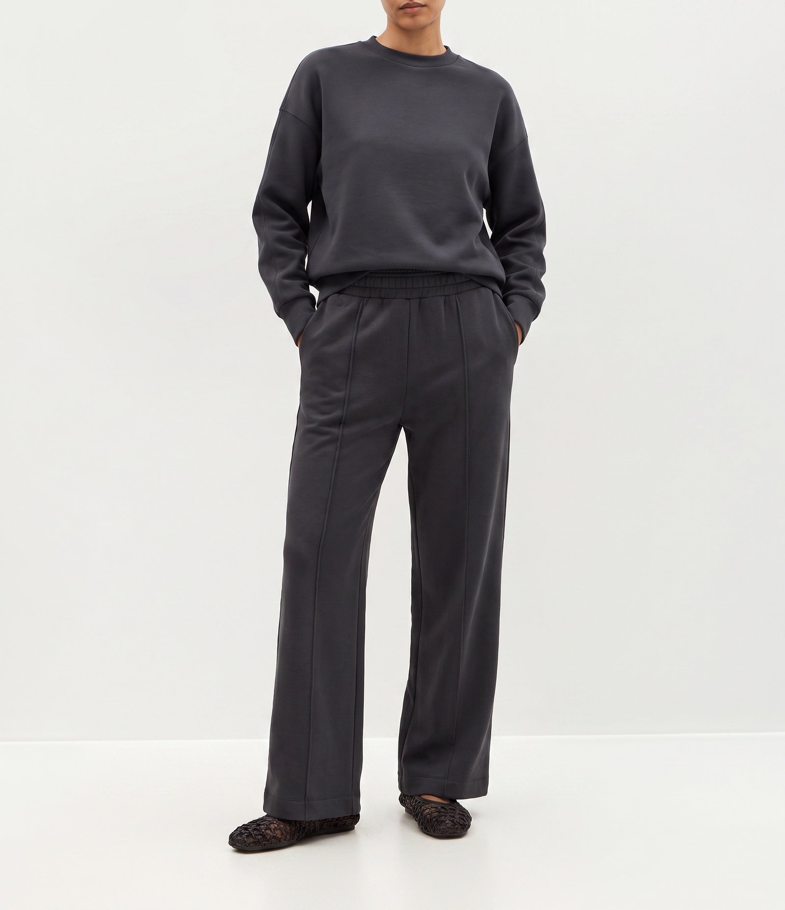 Calça Wide Leg em Moletom com Friso Cinza 1