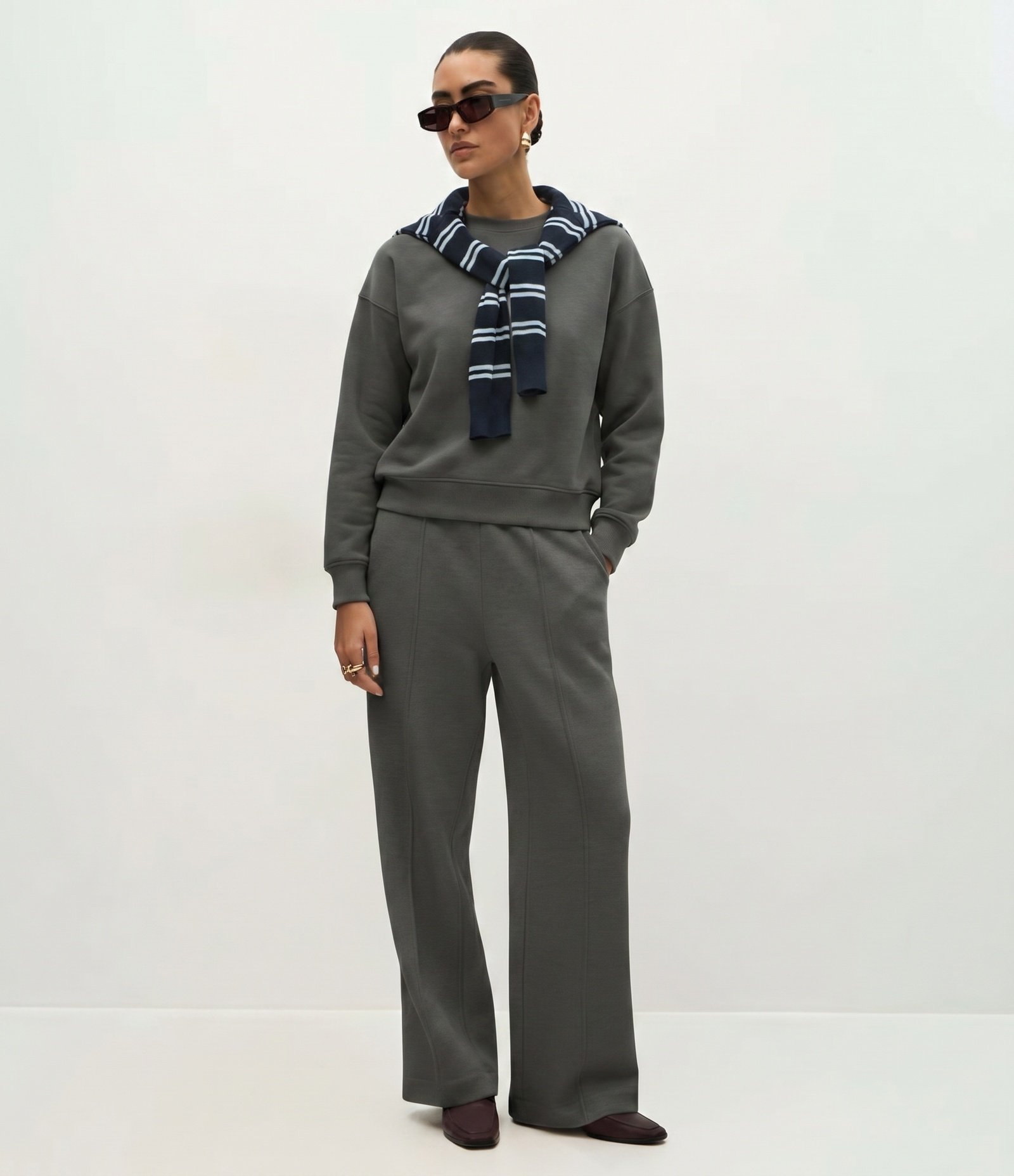 Calça Wide Leg em Moletom com Friso Cinza 1