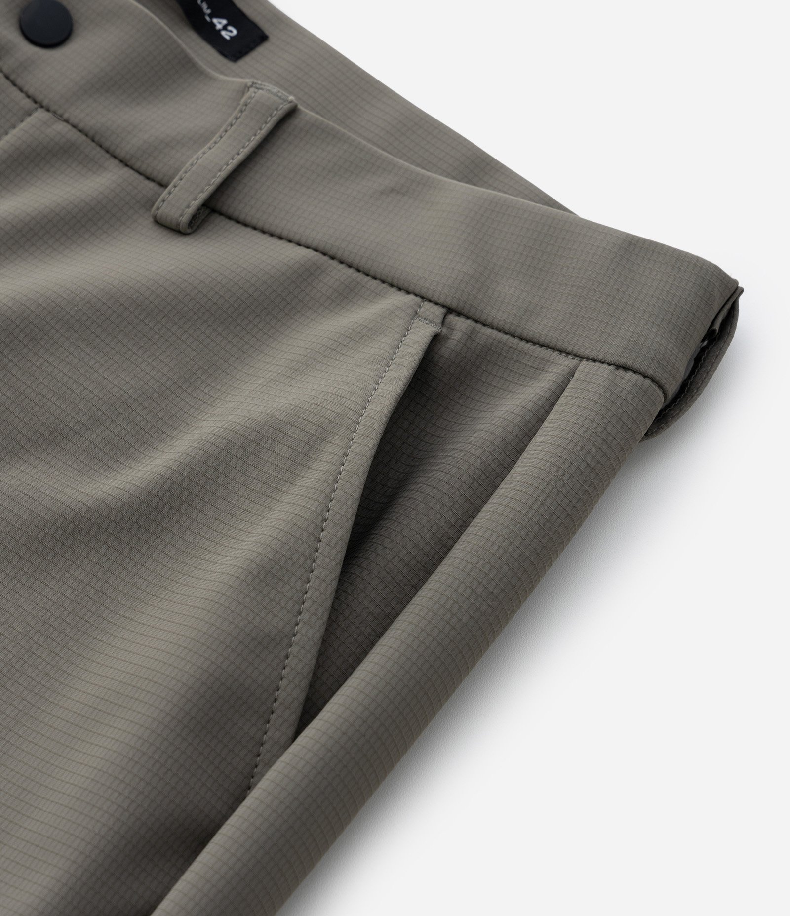 Calça em Tecido Tecnológico e Texturizada Verde 8