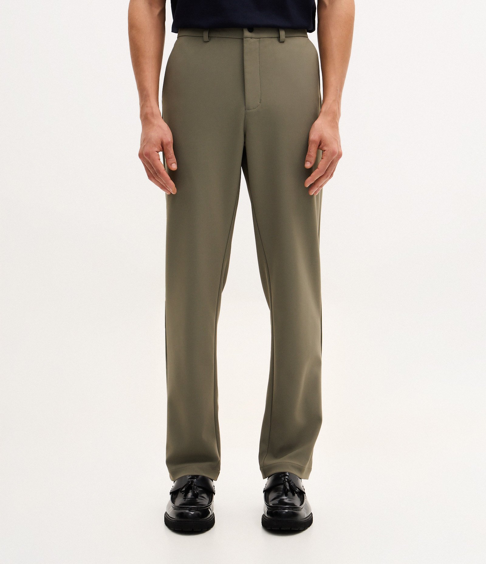 Calça em Tecido Tecnológico e Texturizada Verde 2