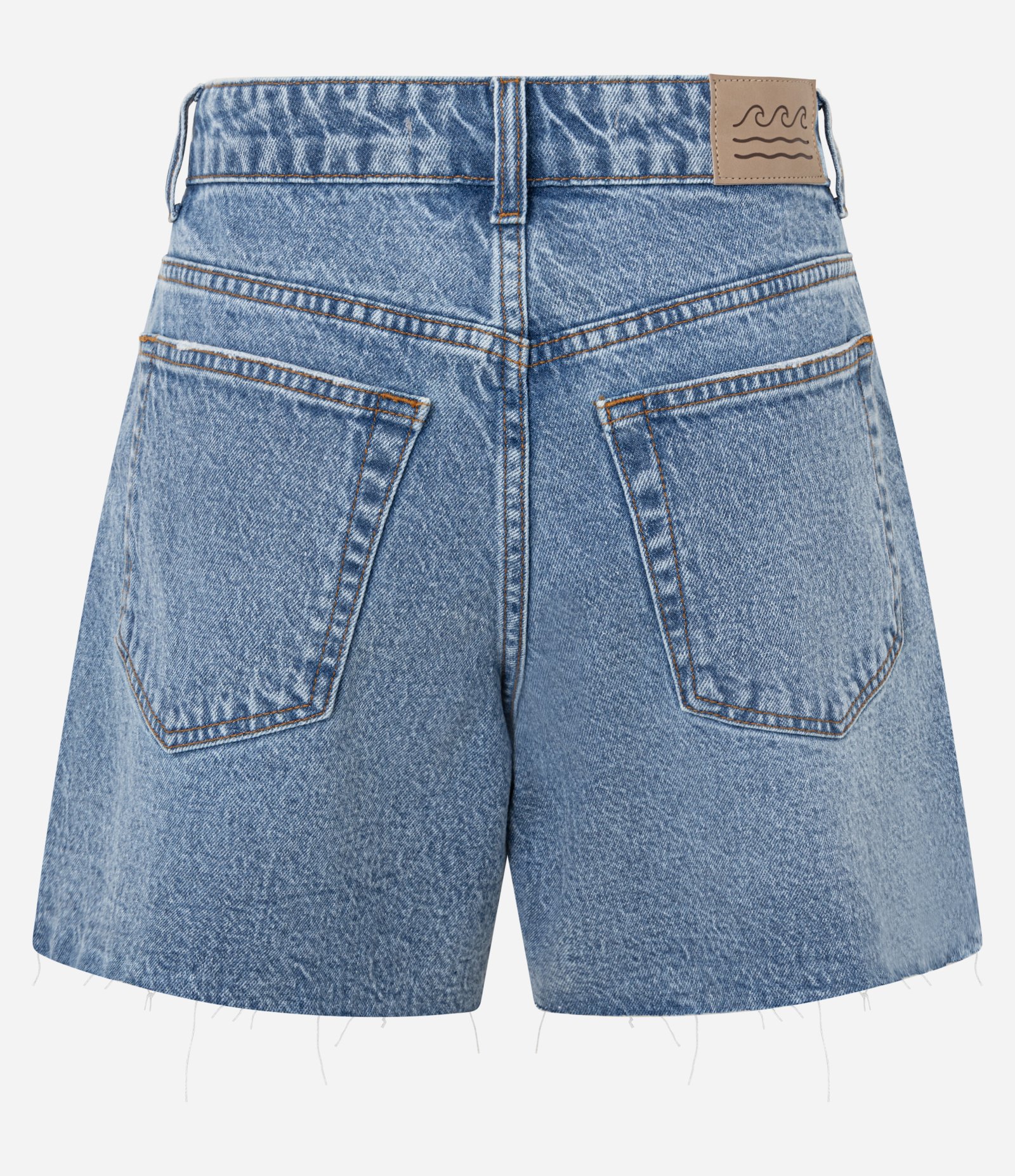 Bermuda Cintura Média em Jeans com Barra Cortada Médio 7