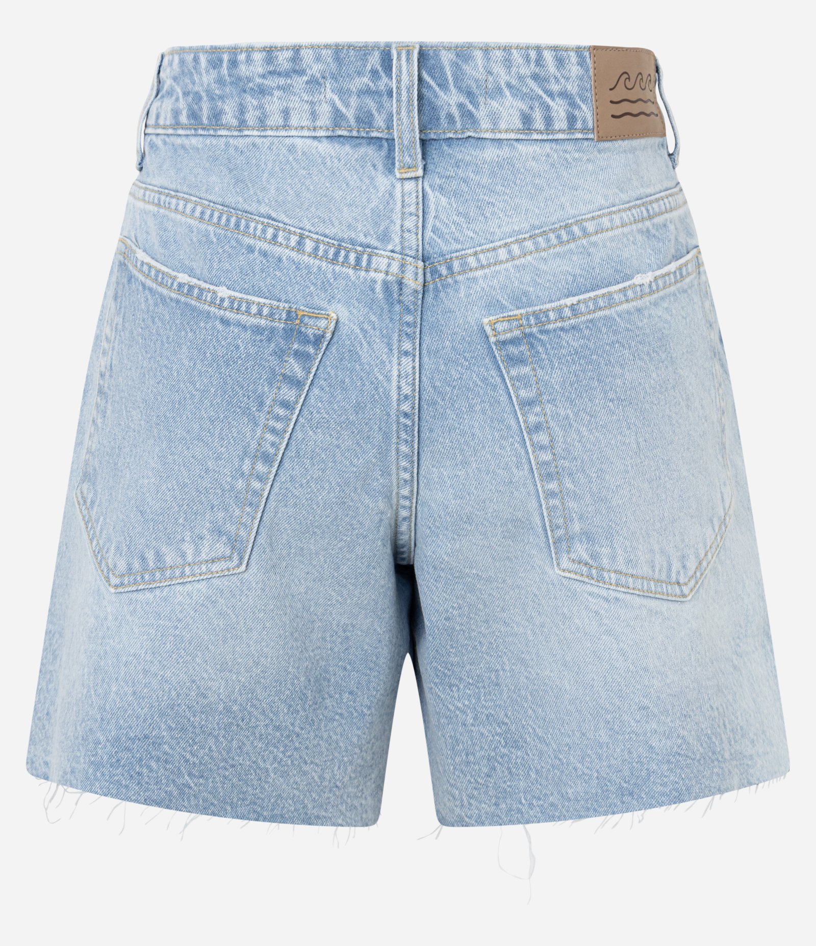 Bermuda Cintura Média em Jeans com Barra Cortada Claro 7