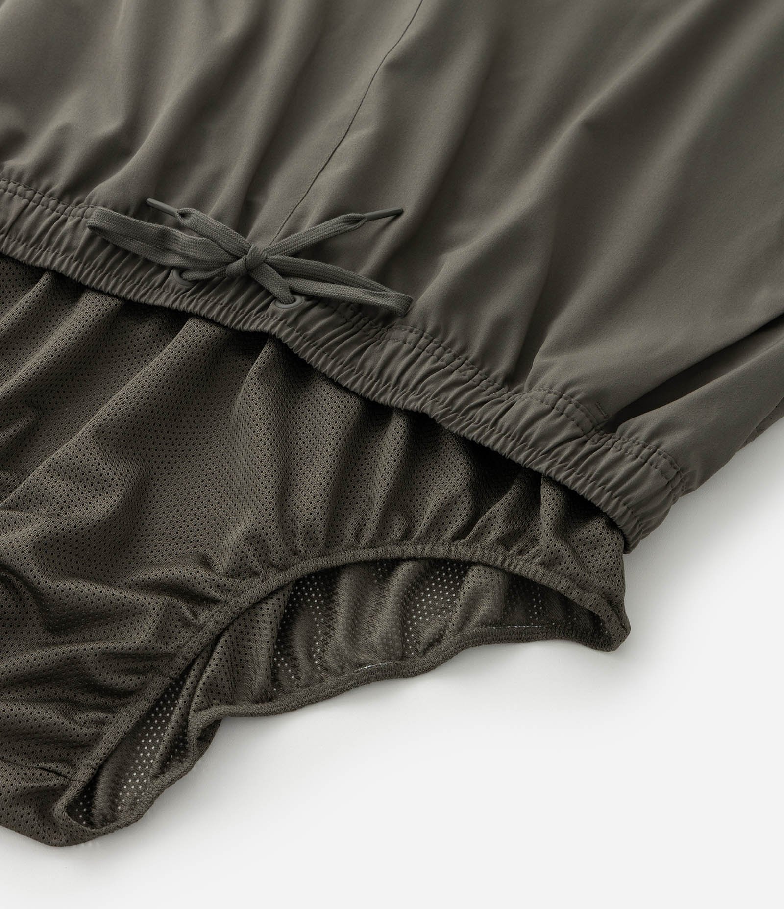 Bermuda Esportiva com Laser Cut e Print Lateral Verde Escuro 9