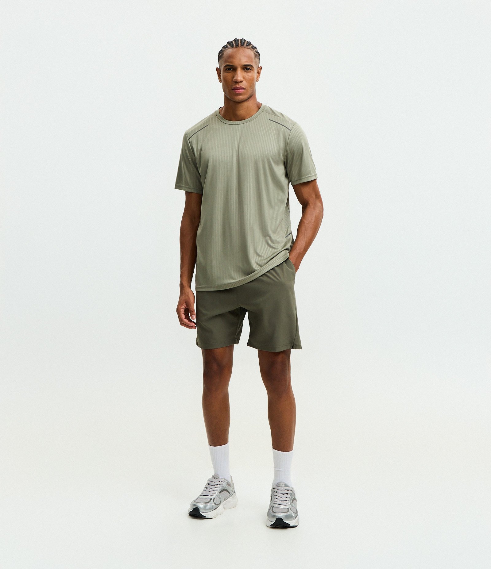 Bermuda Esportiva com Laser Cut e Print Lateral Verde Escuro 1