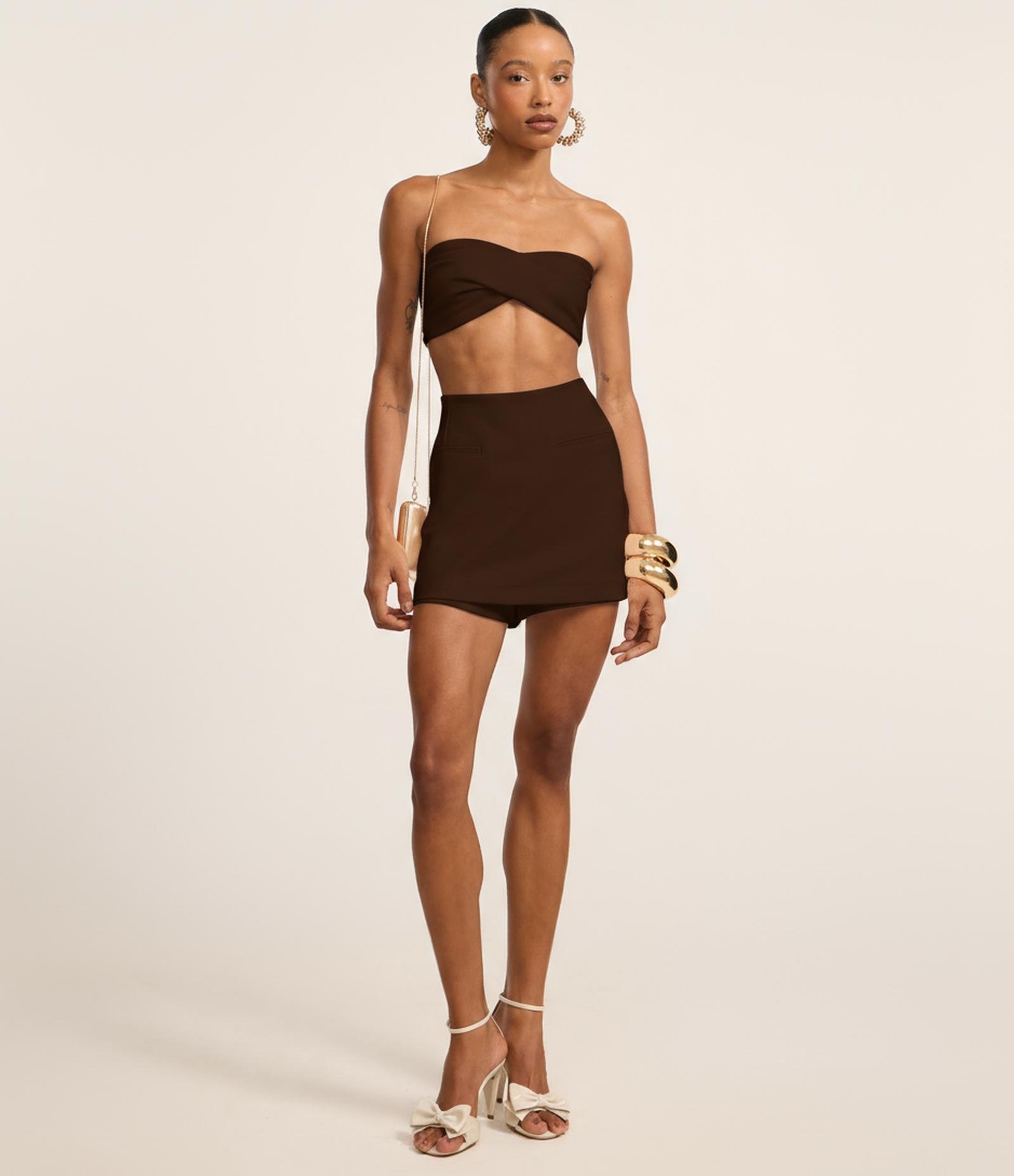 Short Saia em Crepe com Bolsinhos Frontais Marrom Médio 1